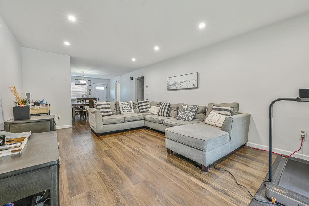 42 Springwood Drive, North Babylon, NY 11703