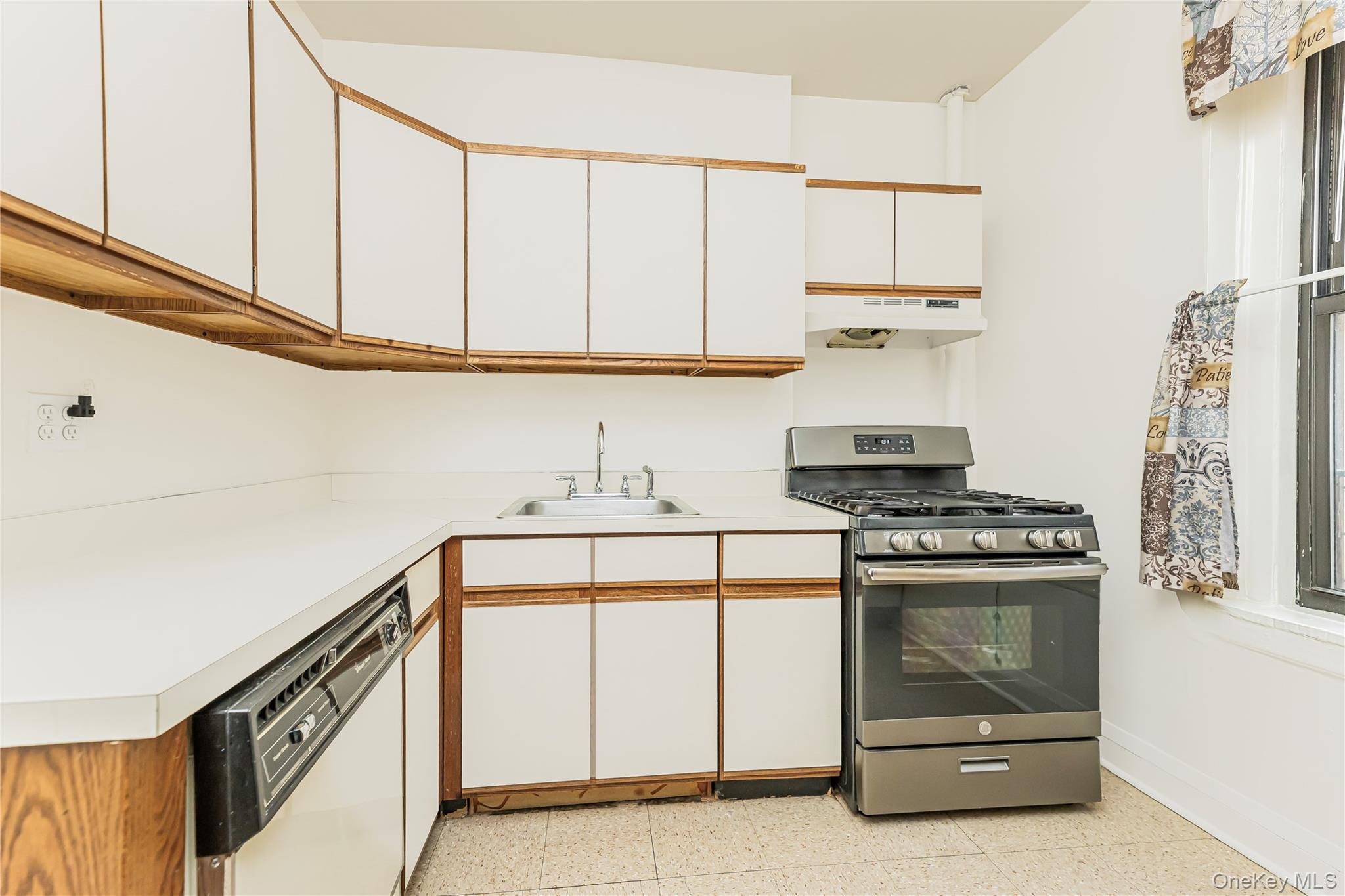 2187 Holland Avenue # 2J, Bronx, NY 10462