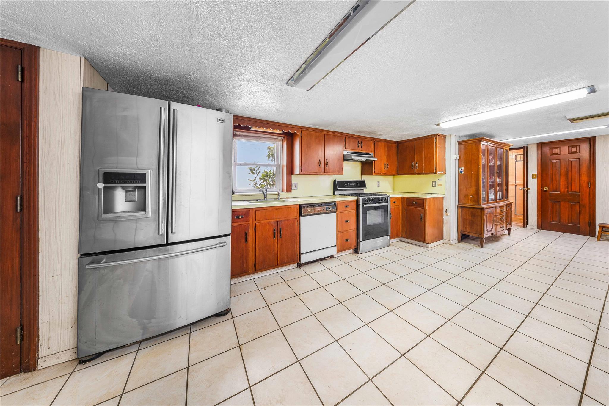 141-37 11 Avenue, Whitestone, NY 11357