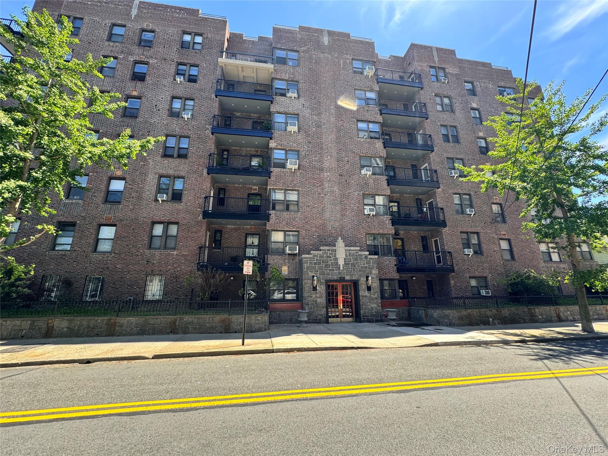 30 Clinton Place # 6E, New Rochelle, NY 10801
