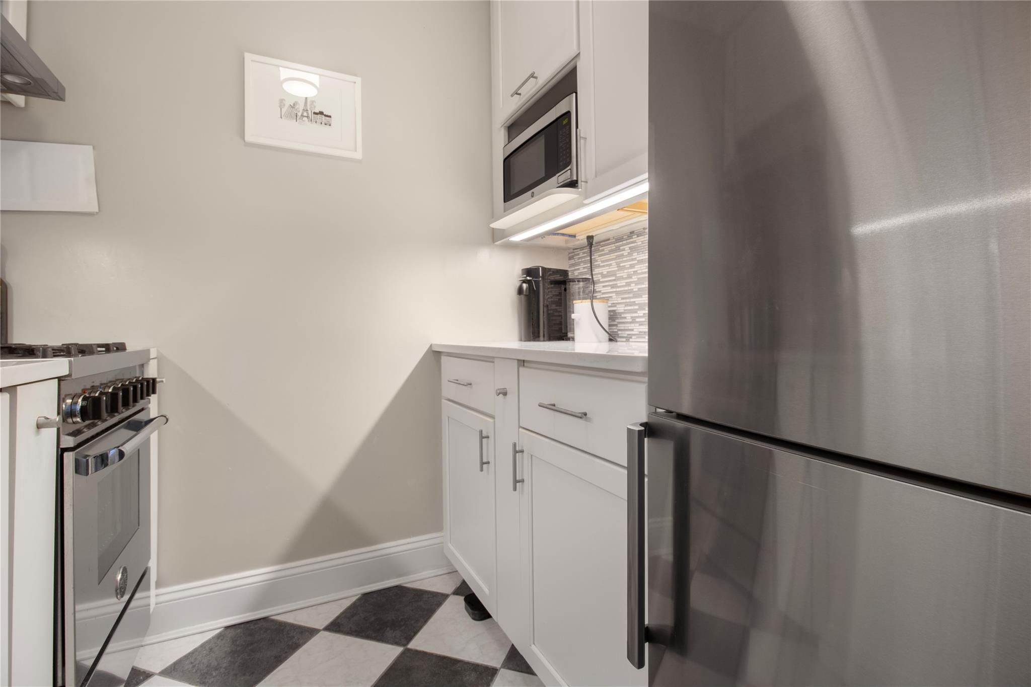 210 E 63rd Street # 10E, New York (Manhattan), NY 10065