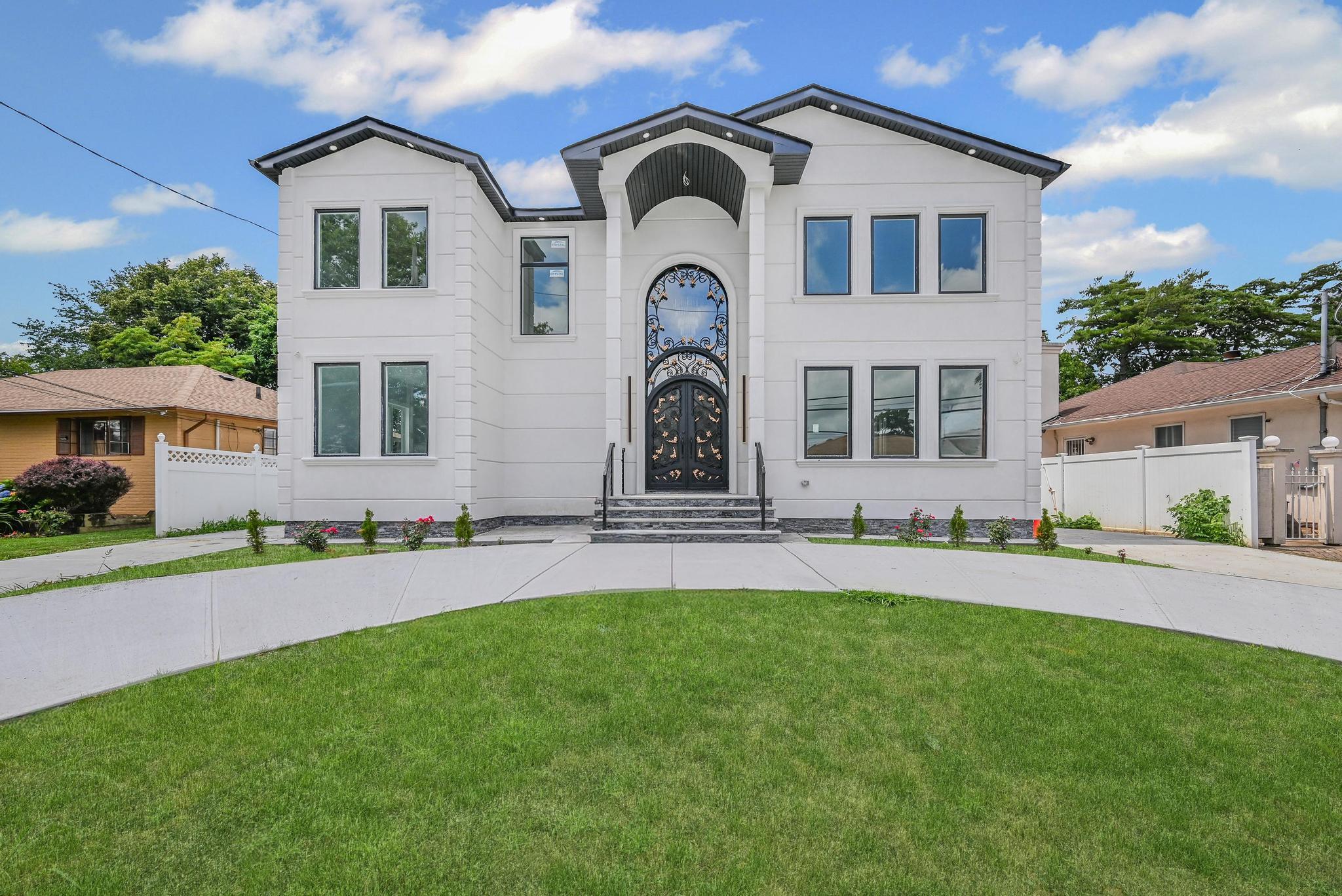 892 Barry Drive W, Valley Stream, NY 11580