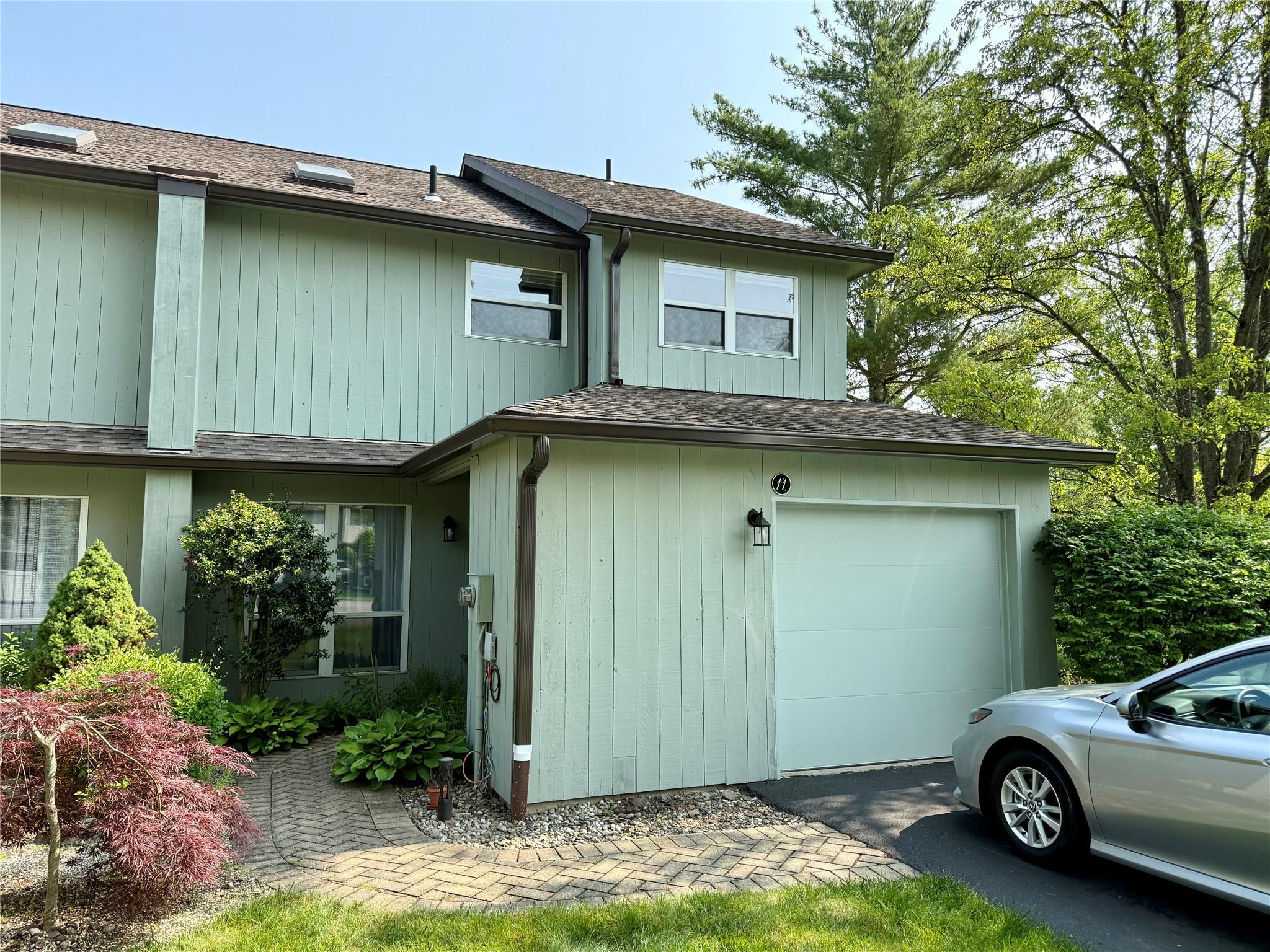 11 Creek Circle, Rhinebeck, NY 12572