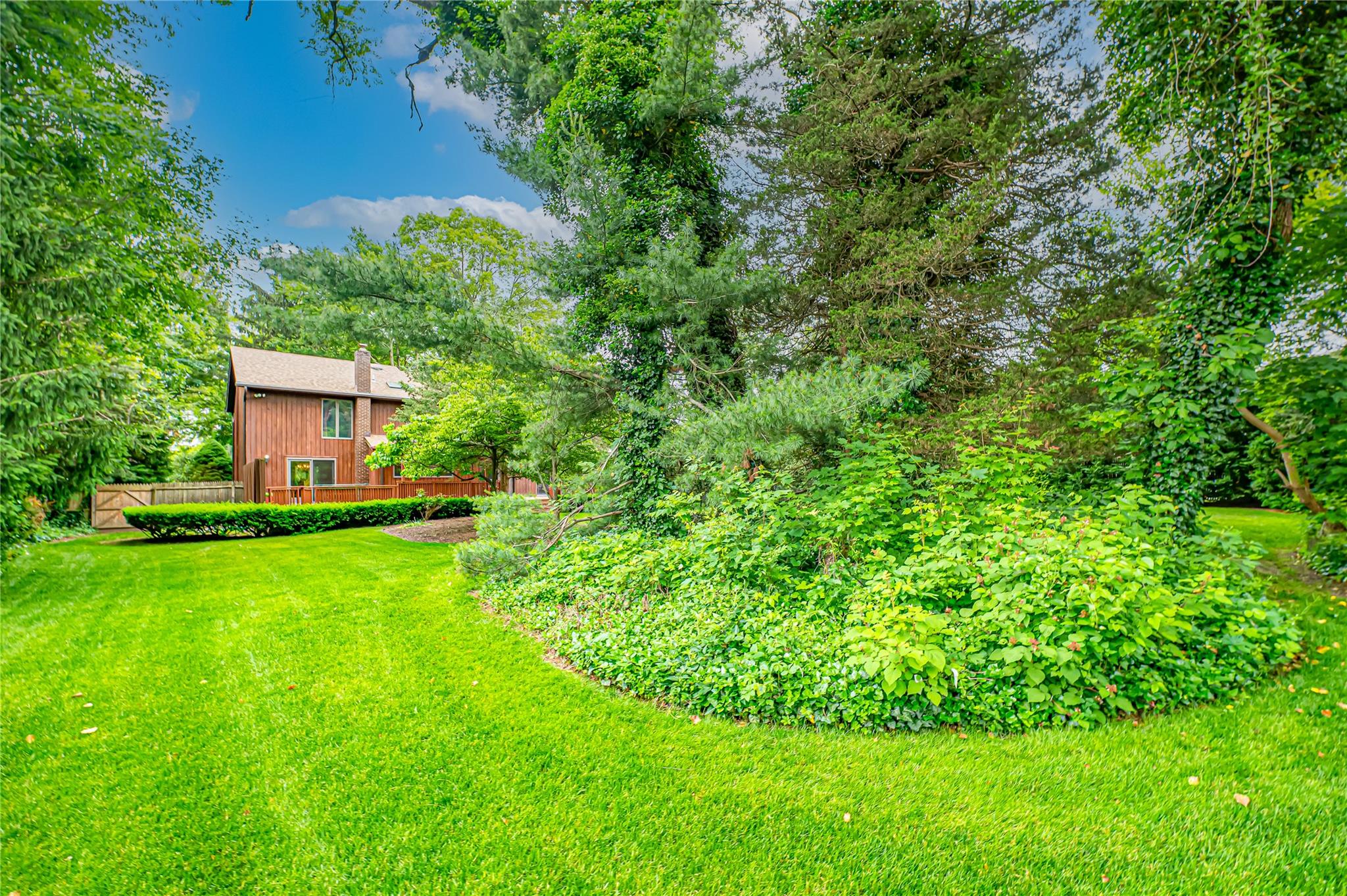 4 Candlelight Court, Smithtown, NY 11787