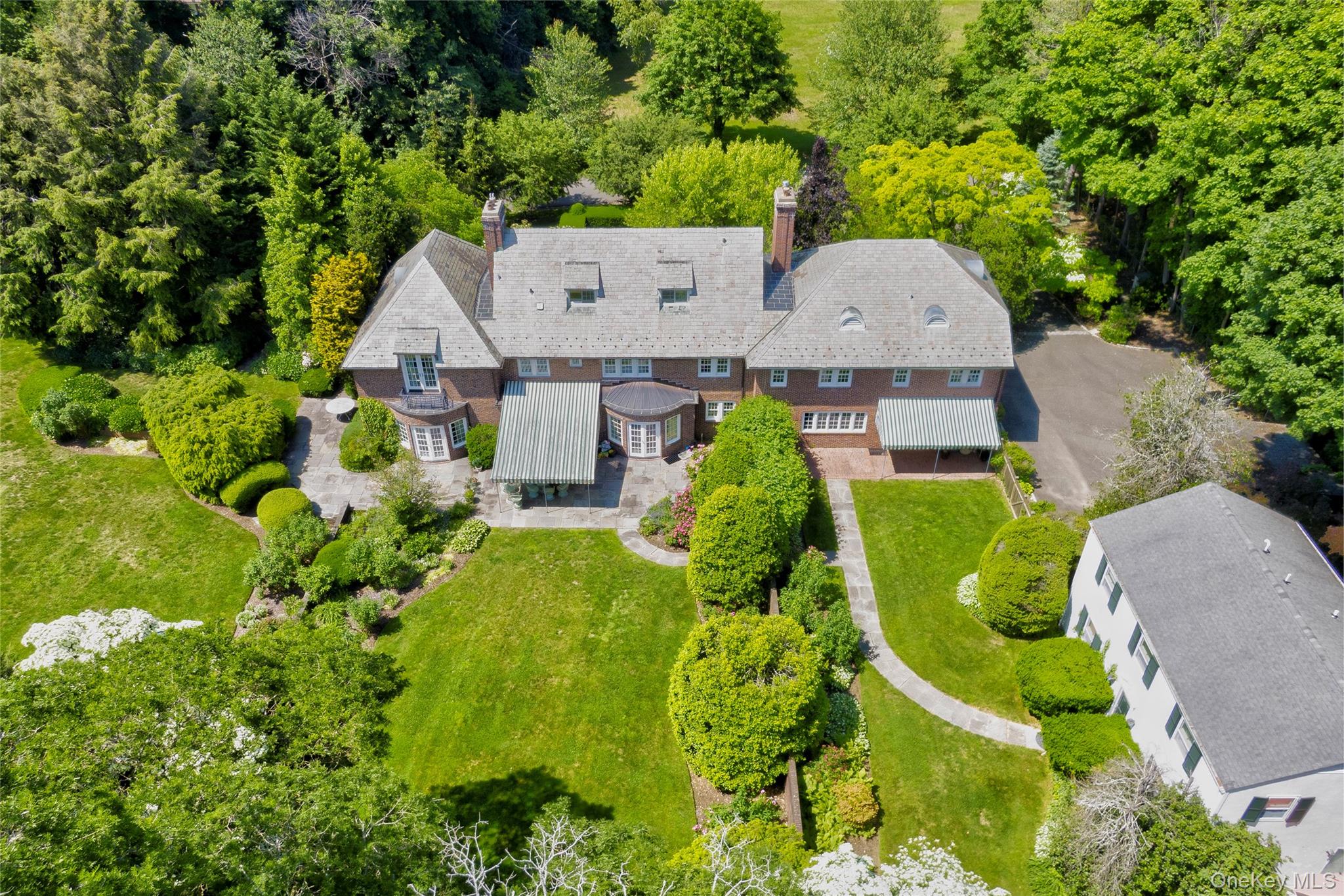 9 Meadow Spring Lane, Glen Cove, NY 11542