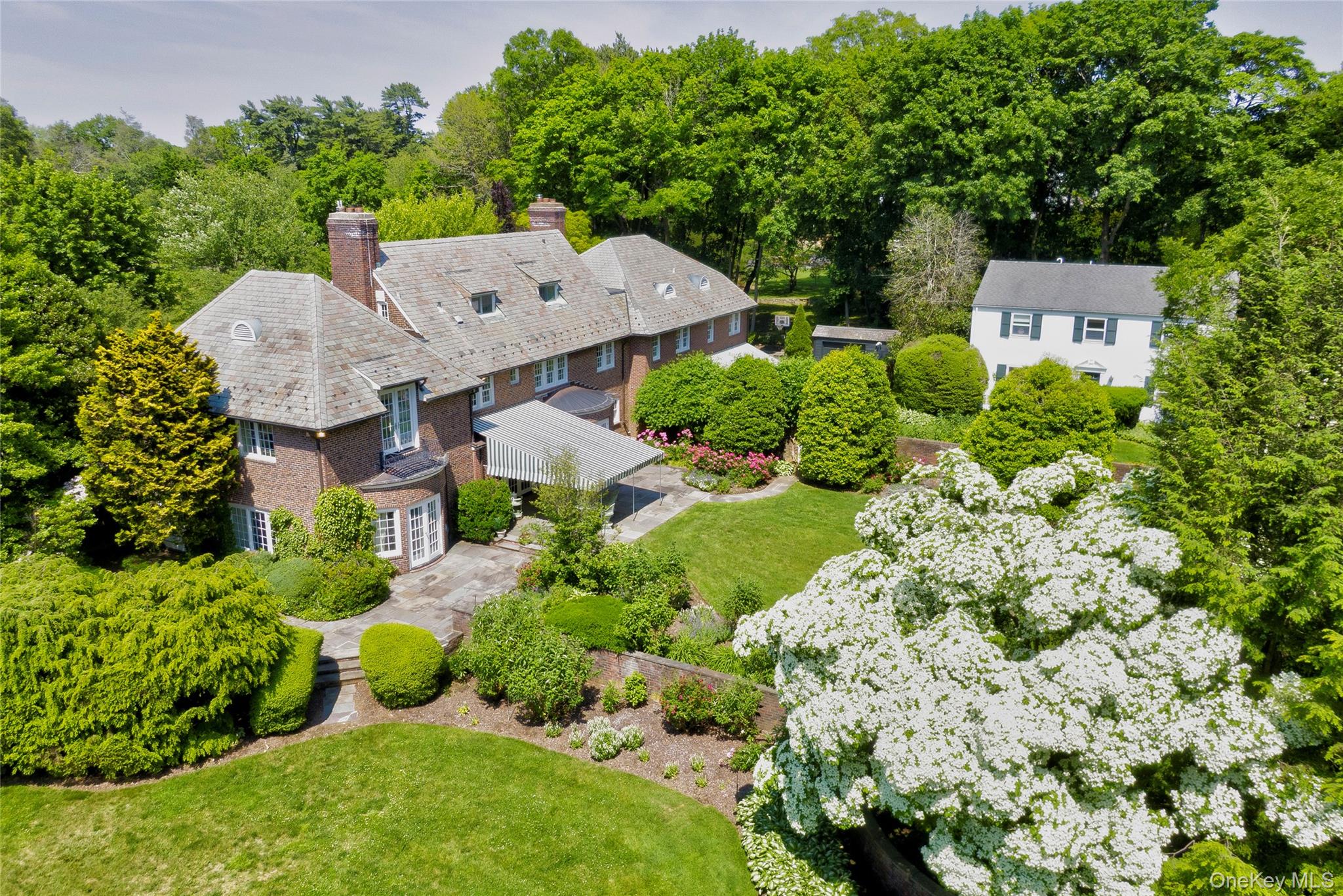 9 Meadow Spring Lane, Glen Cove, NY 11542