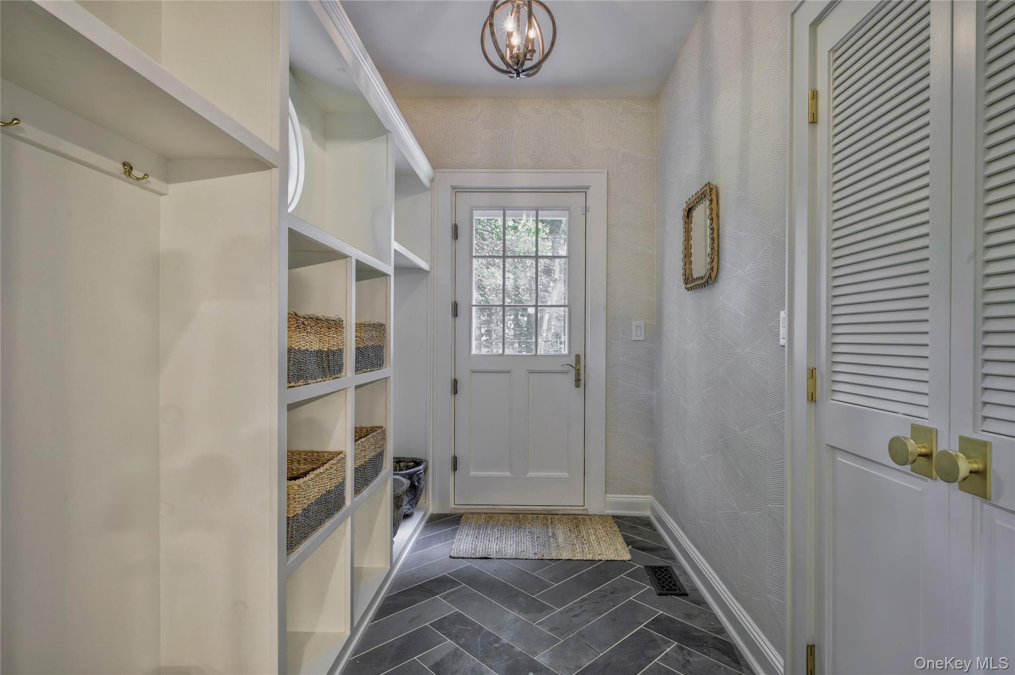 9 Meadow Spring Lane, Glen Cove, NY 11542