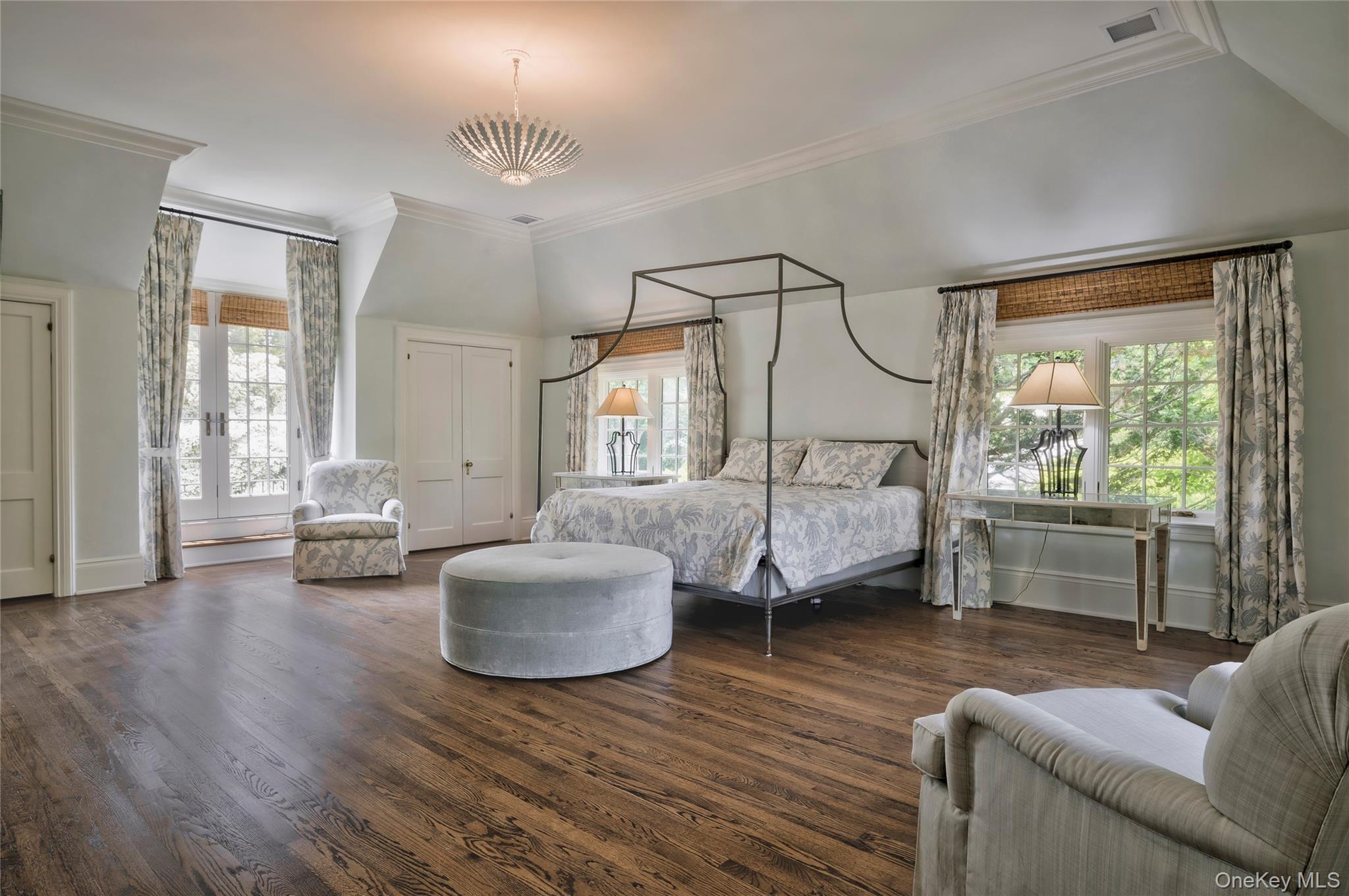 9 Meadow Spring Lane, Glen Cove, NY 11542