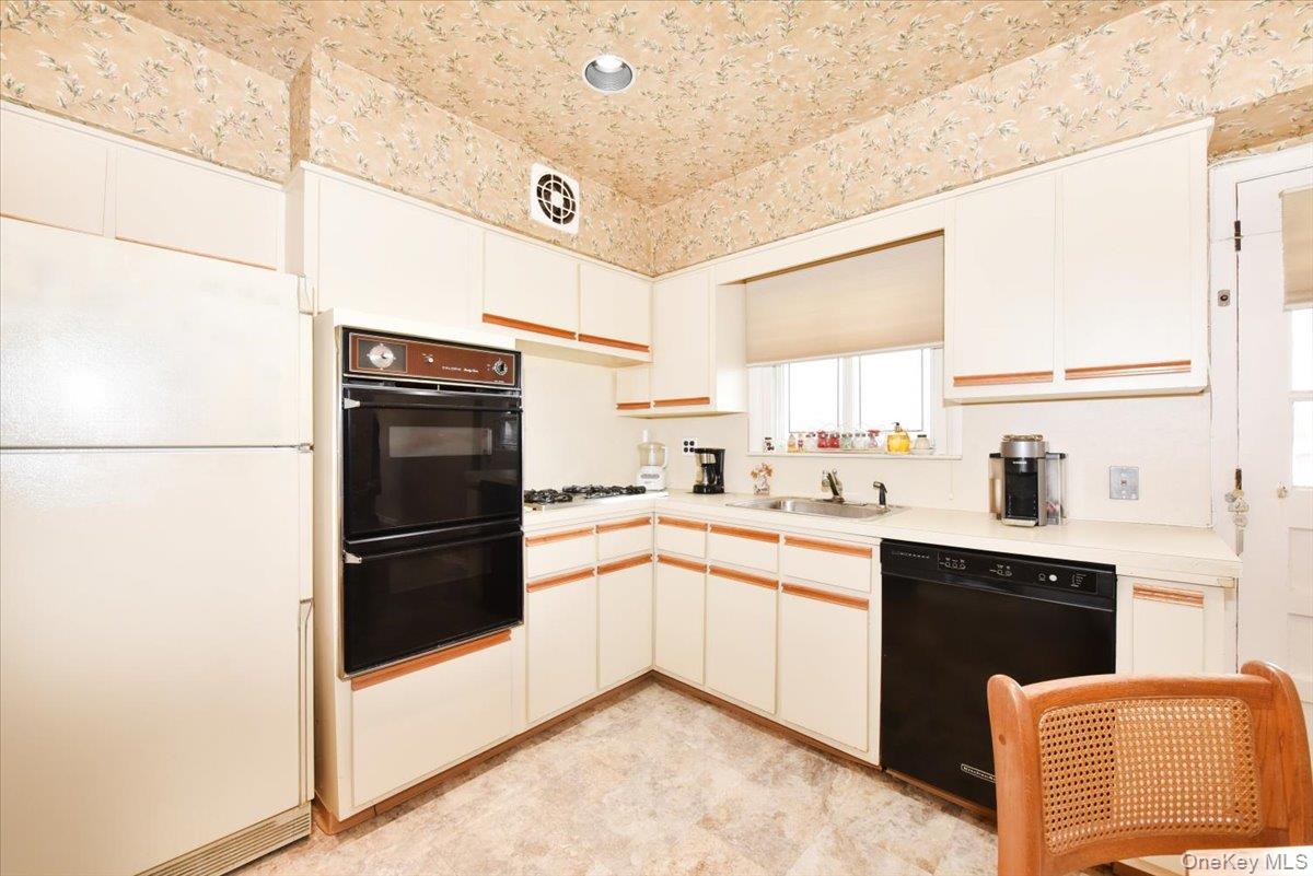 8519 212th Street, Hollis Hills, NY 11427