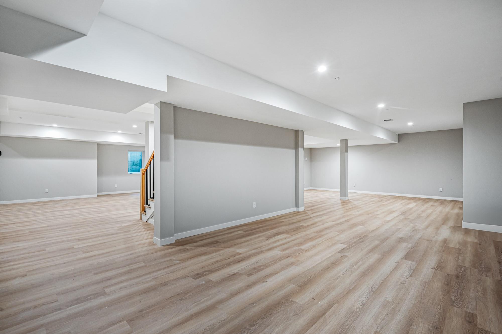 199E W Shore Road, Great Neck, NY 11024