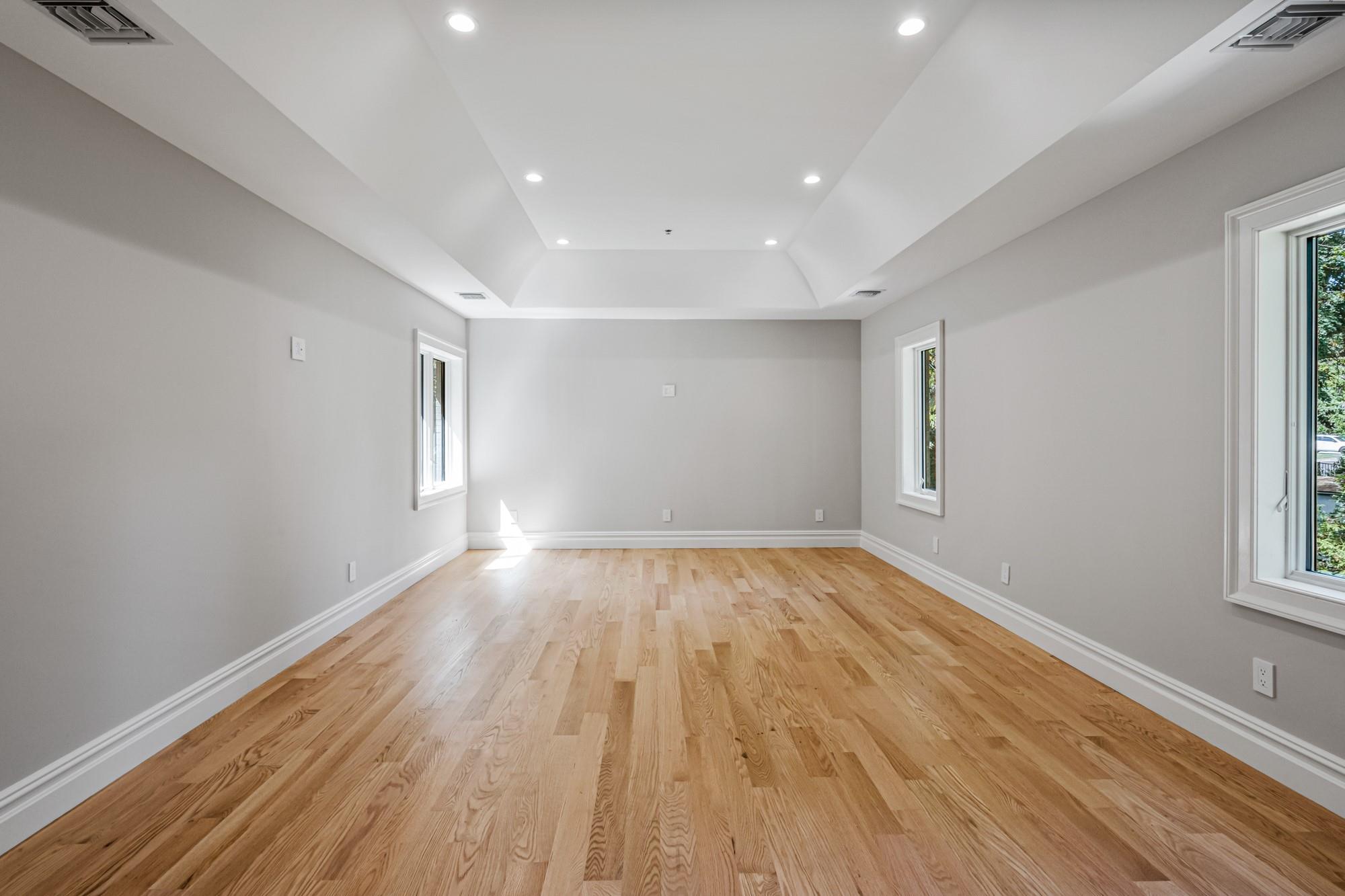 199E W Shore Road, Great Neck, NY 11024