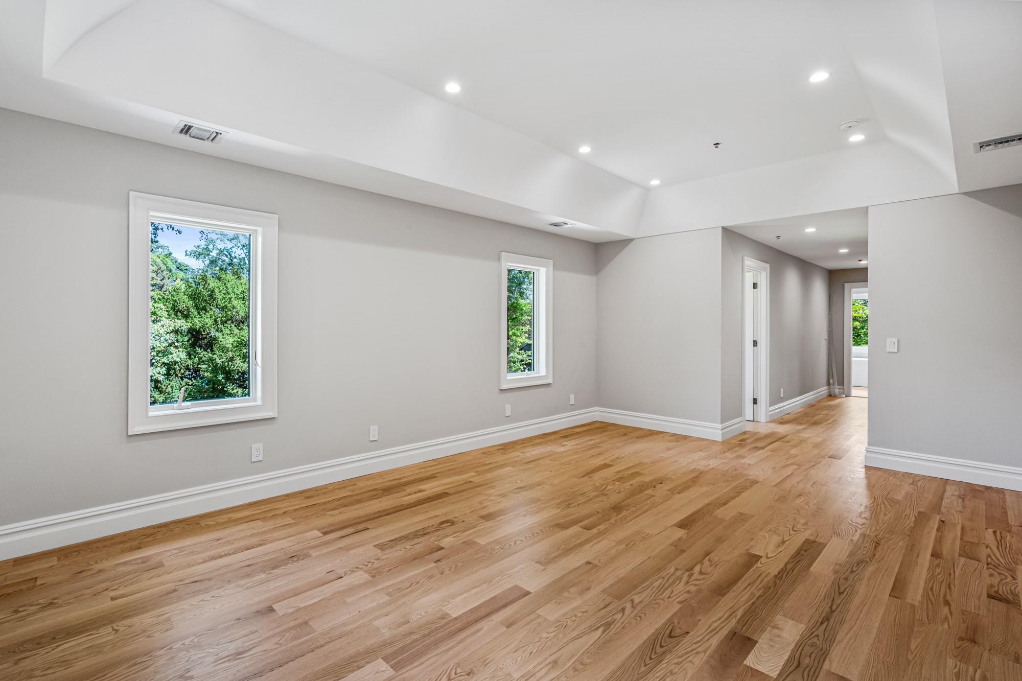 199E W Shore Road, Great Neck, NY 11024