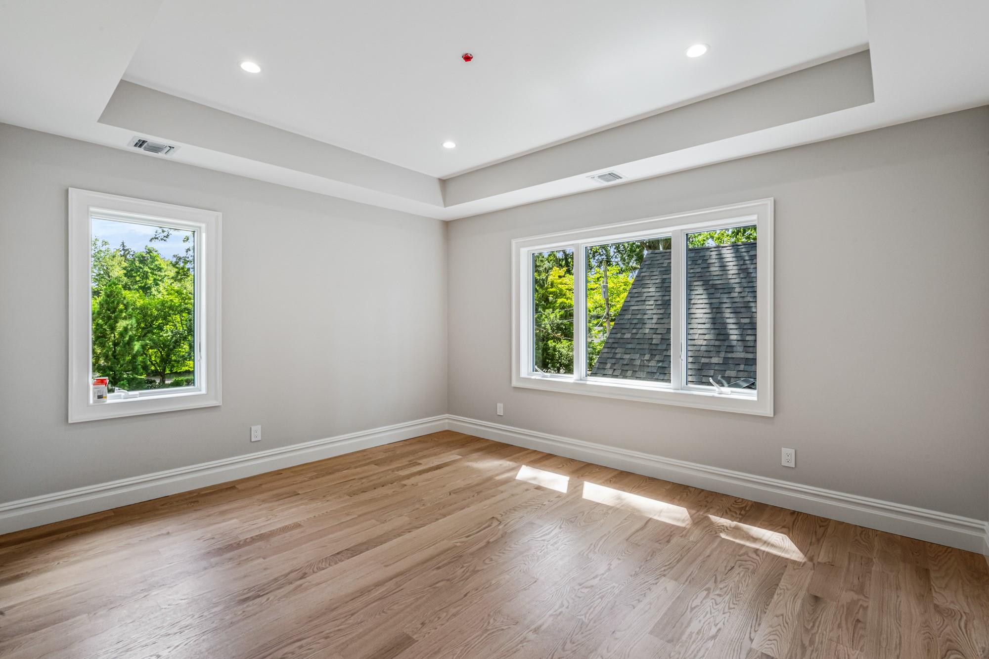 199E W Shore Road, Great Neck, NY 11024