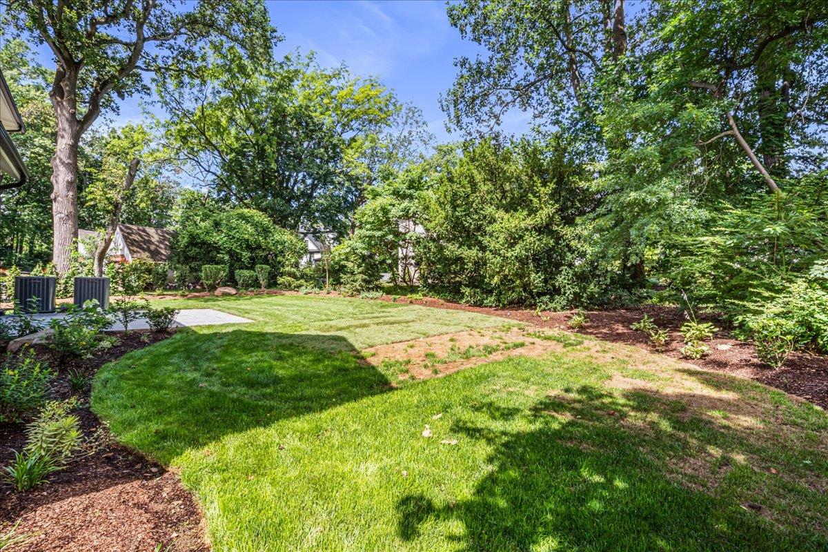 199E W Shore Road, Great Neck, NY 11024