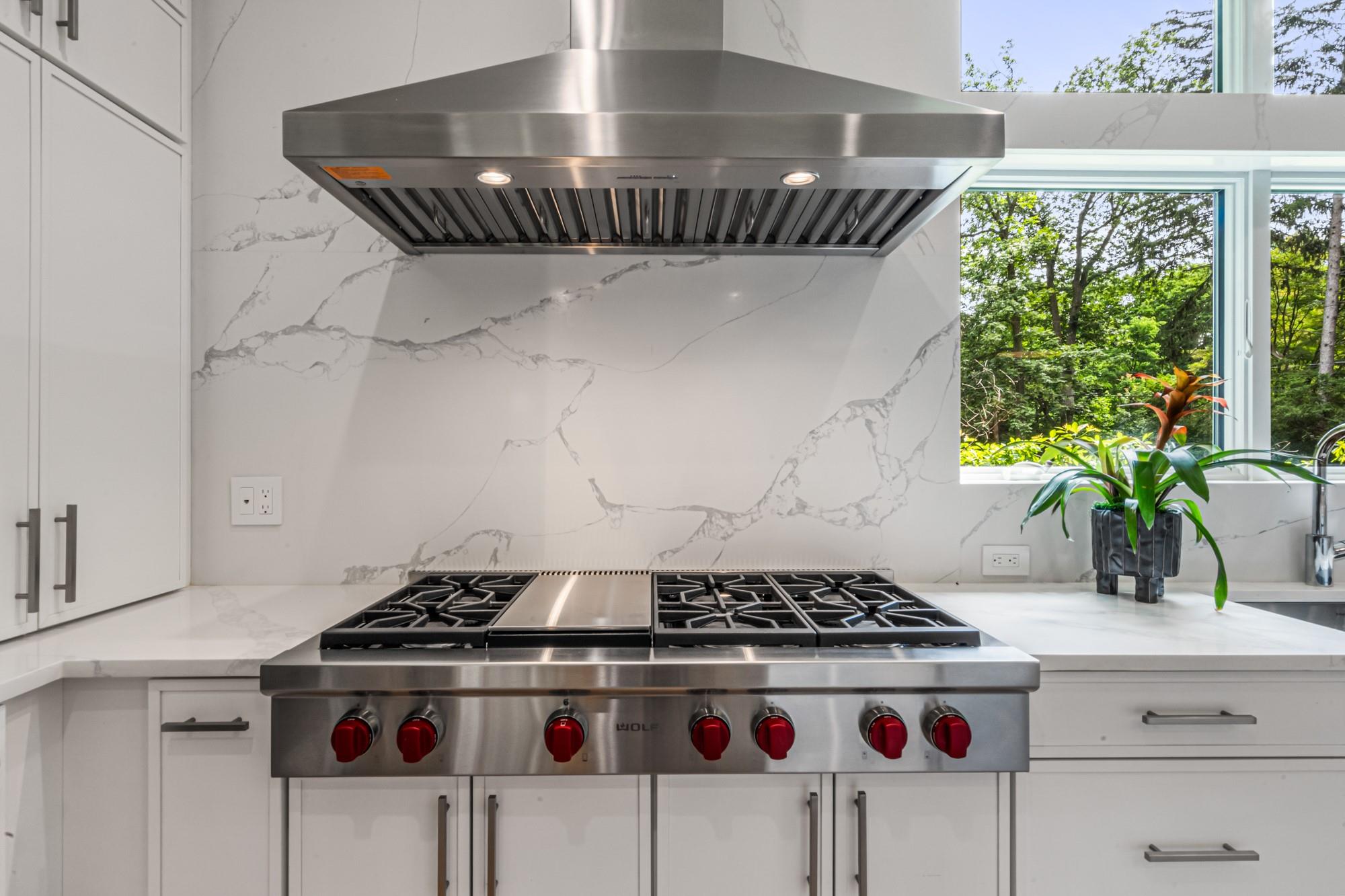 199E W Shore Road, Great Neck, NY 11024