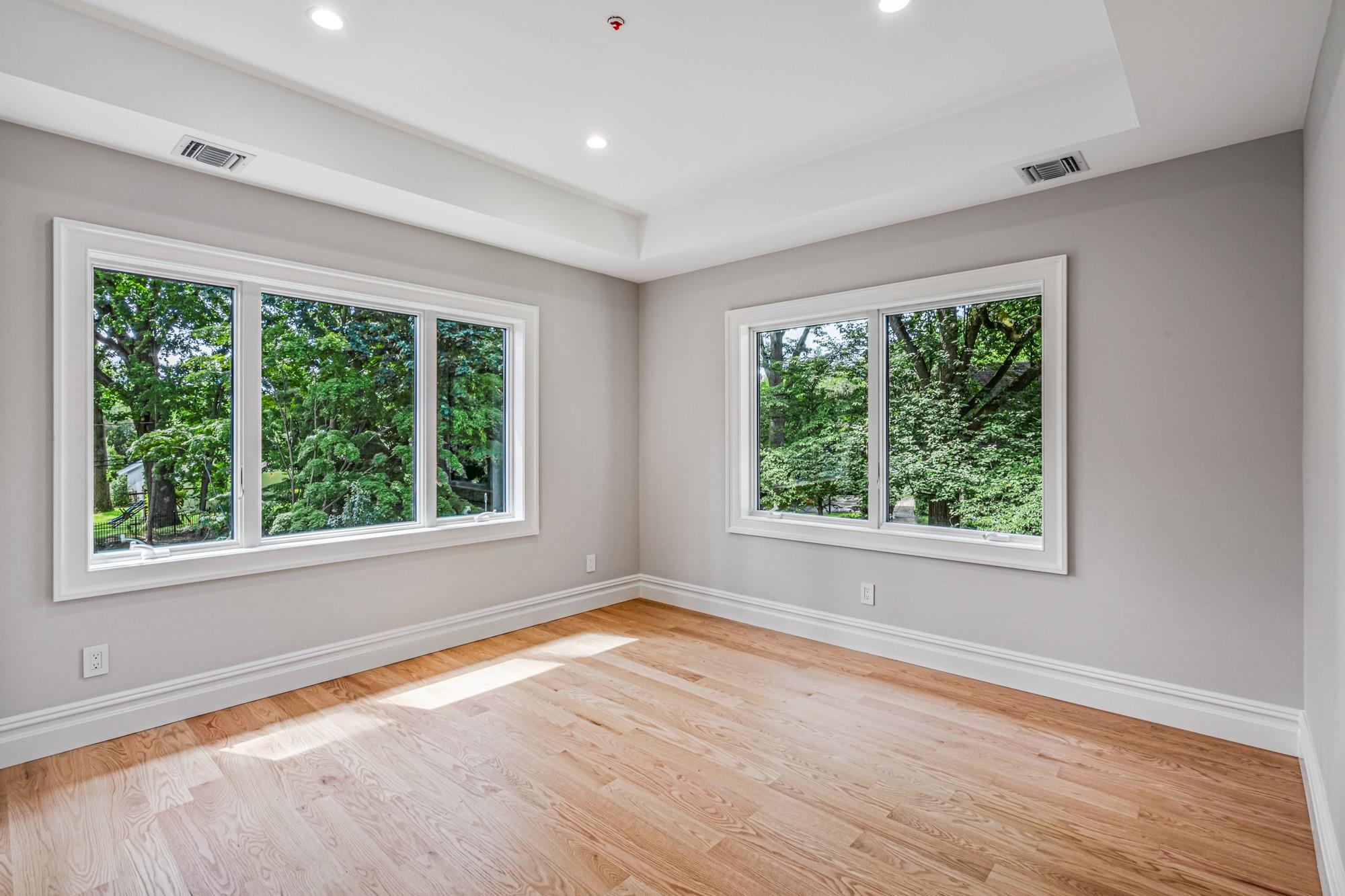 199E W Shore Road, Great Neck, NY 11024