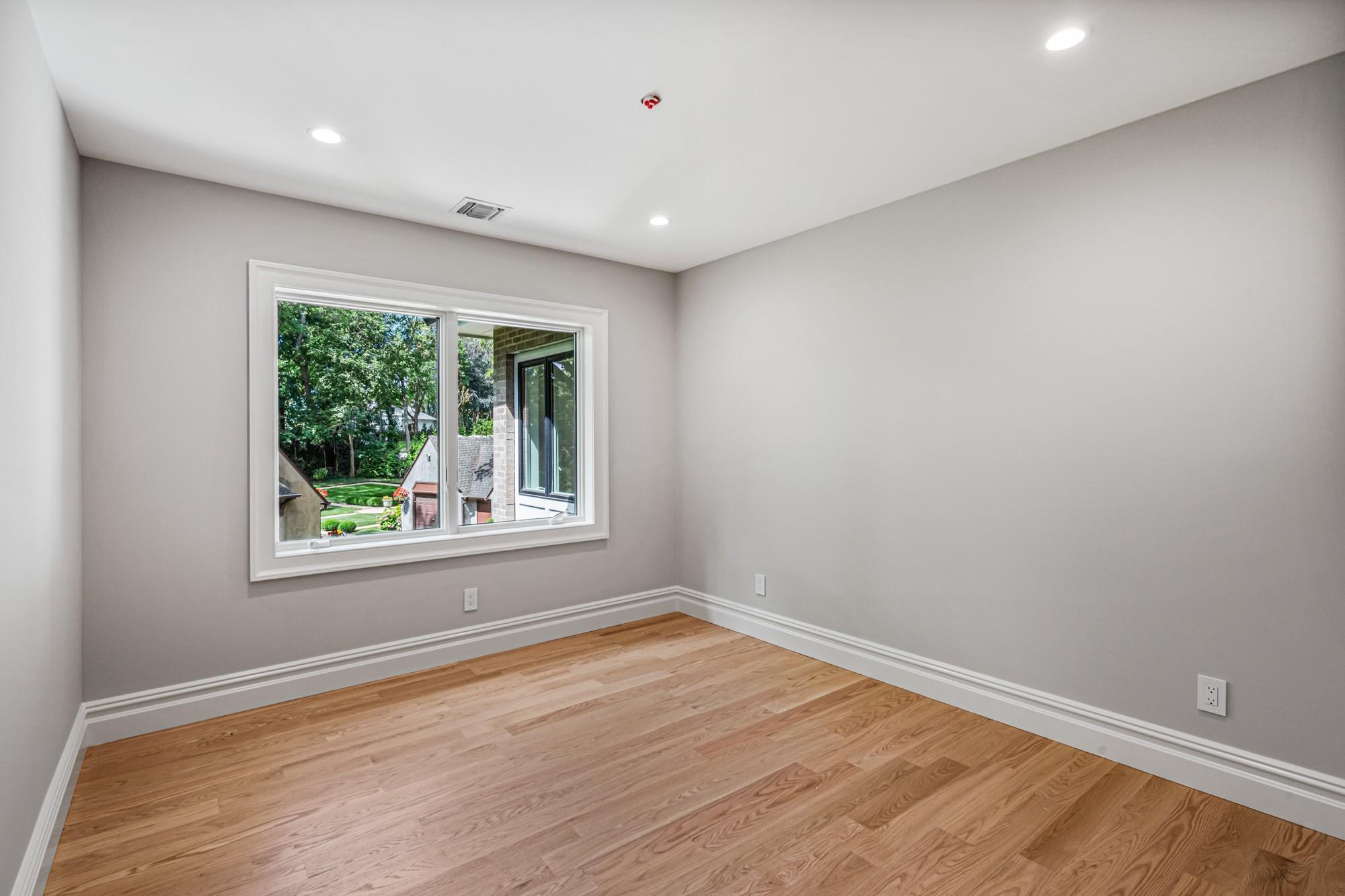 199E W Shore Road, Great Neck, NY 11024