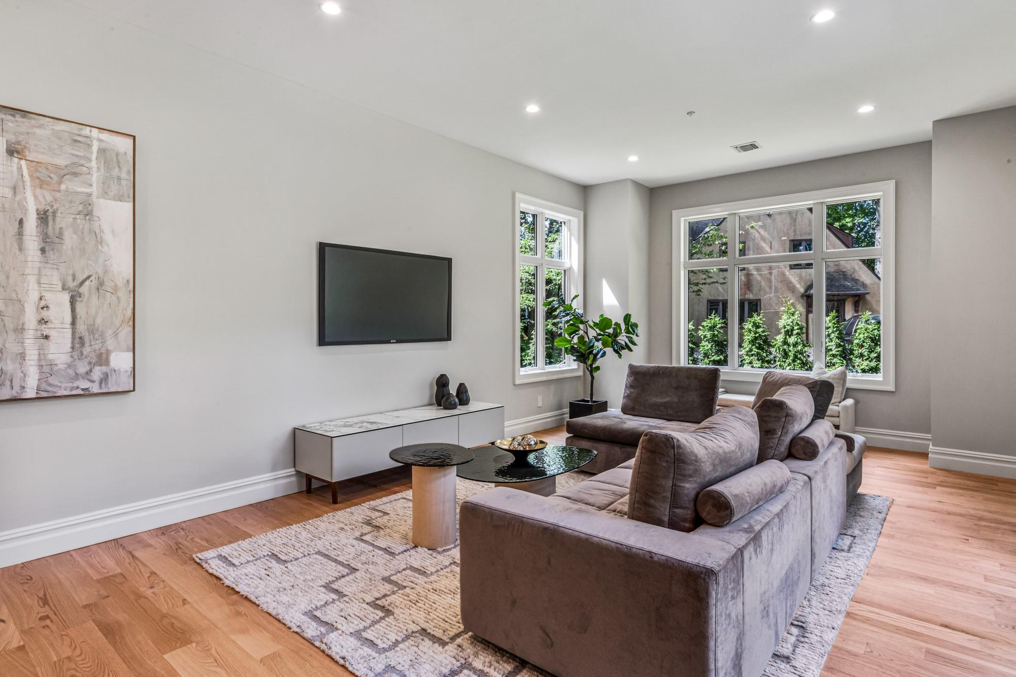 199E W Shore Road, Great Neck, NY 11024