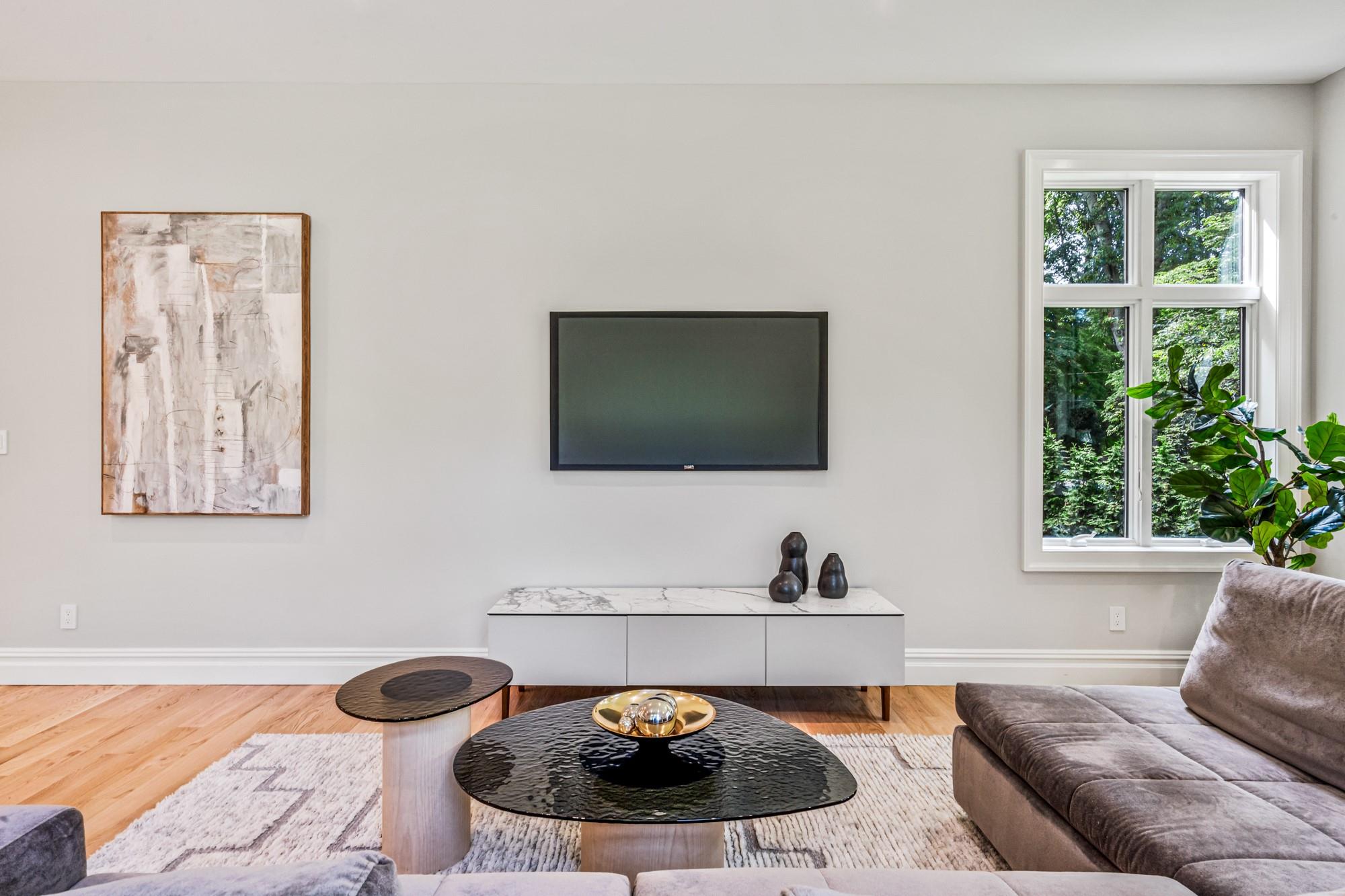 199E W Shore Road, Great Neck, NY 11024