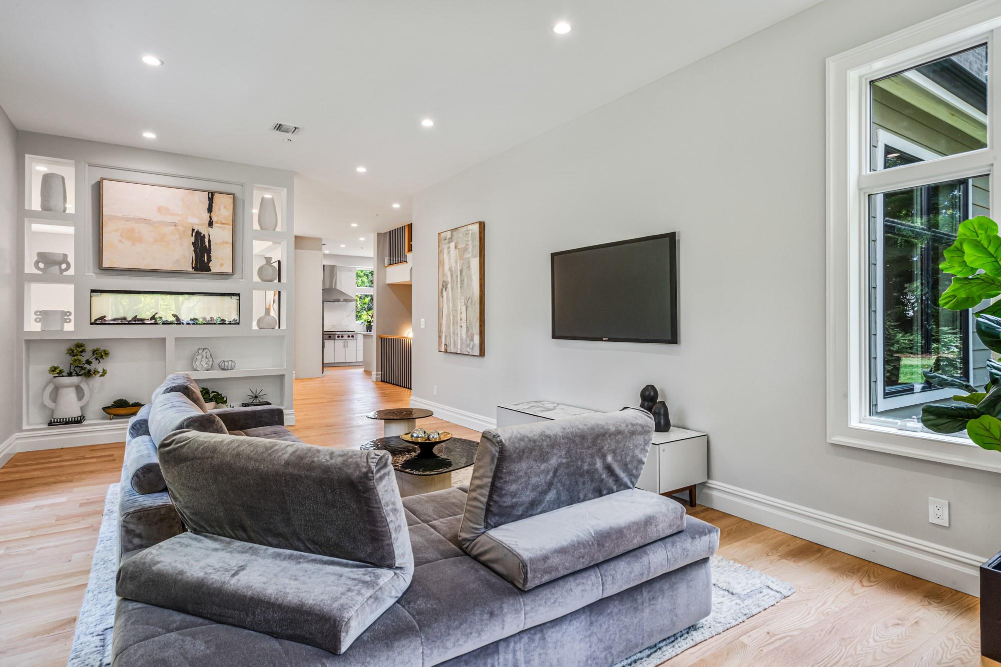 199E W Shore Road, Great Neck, NY 11024