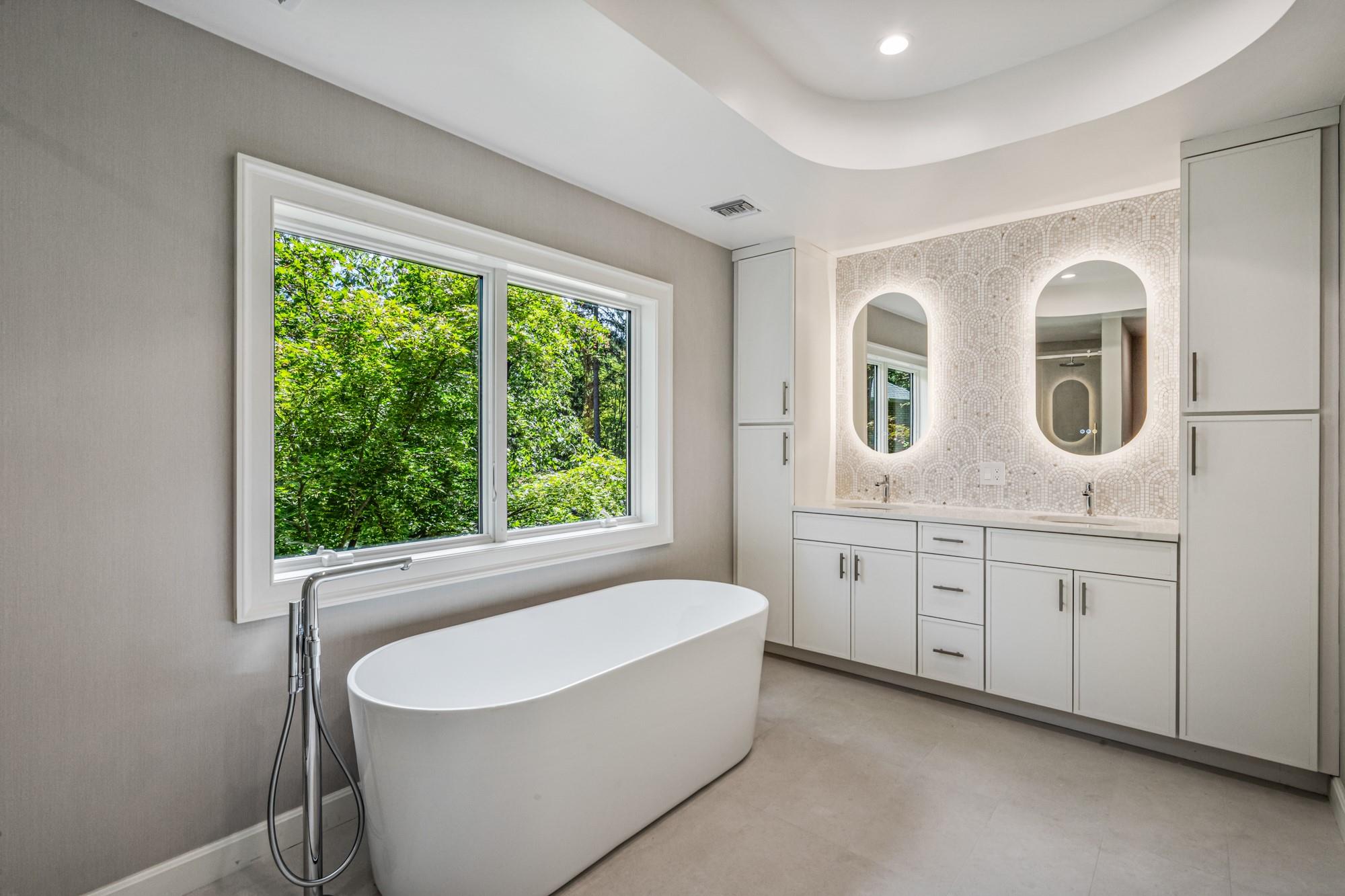 199E W Shore Road, Great Neck, NY 11024