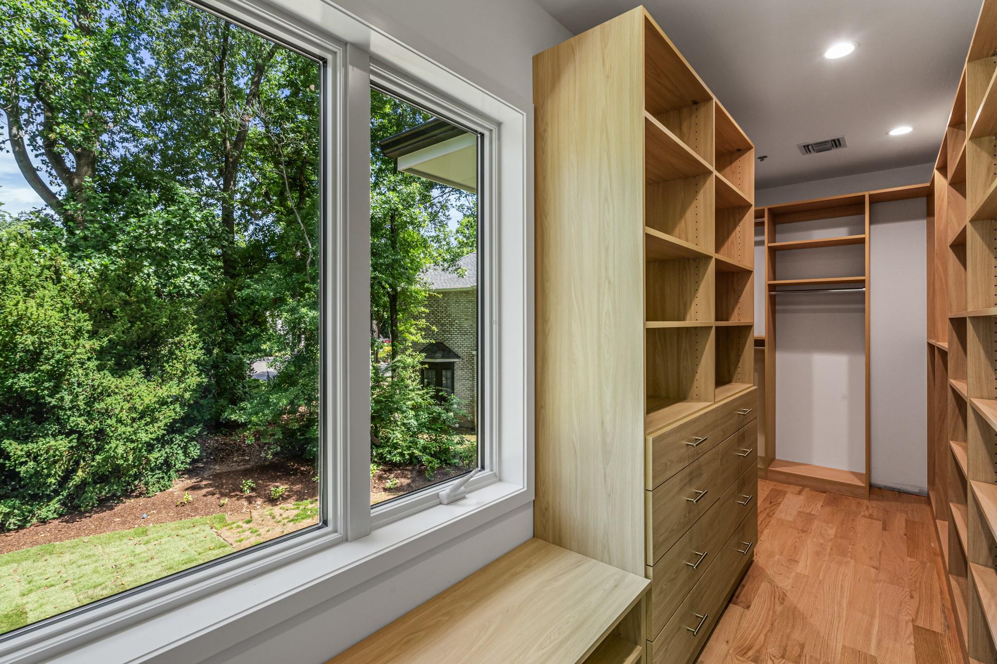 199E W Shore Road, Great Neck, NY 11024