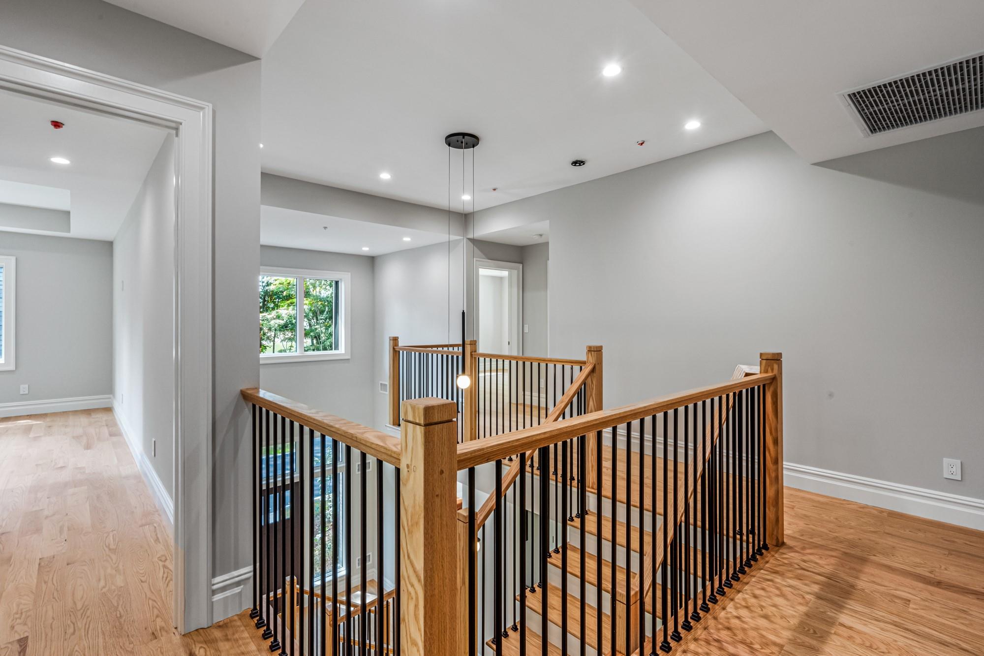 199E W Shore Road, Great Neck, NY 11024