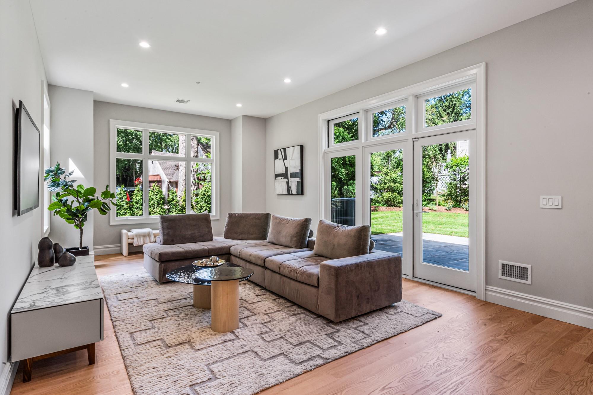 199E W Shore Road, Great Neck, NY 11024