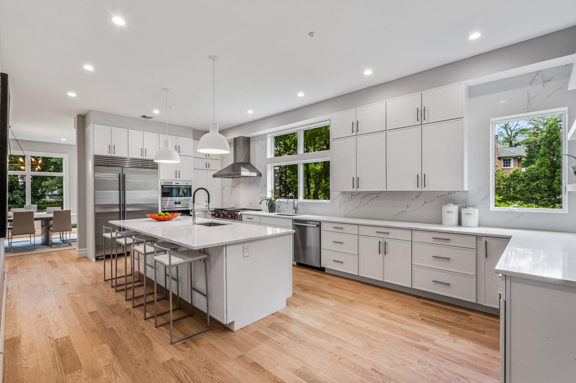 199E W Shore Road, Great Neck, NY 11024