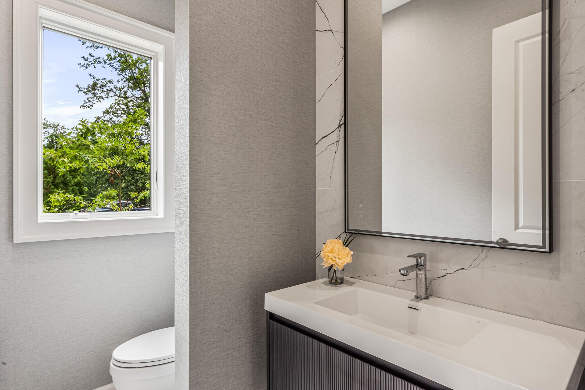 199E W Shore Road, Great Neck, NY 11024