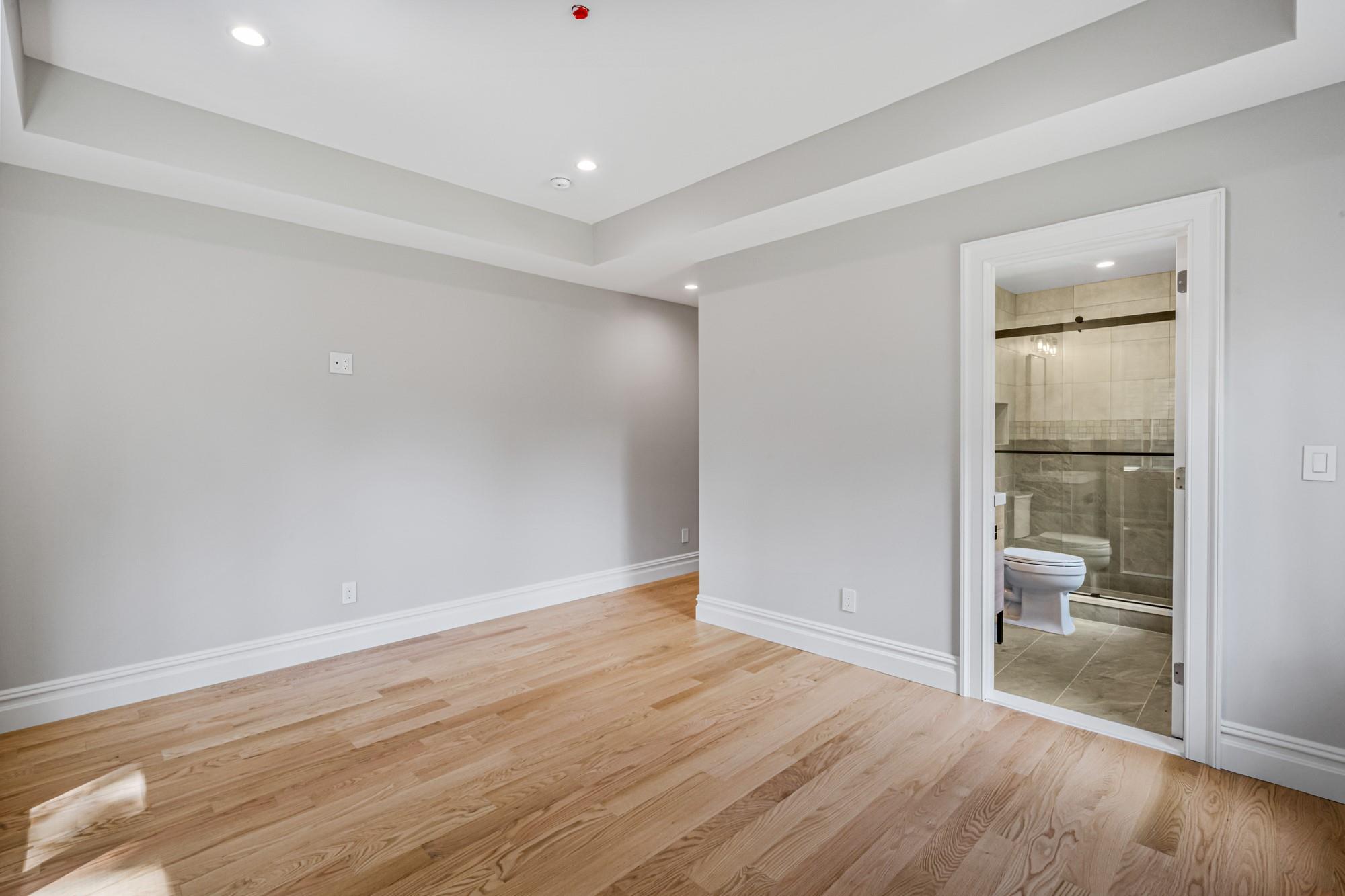 199E W Shore Road, Great Neck, NY 11024