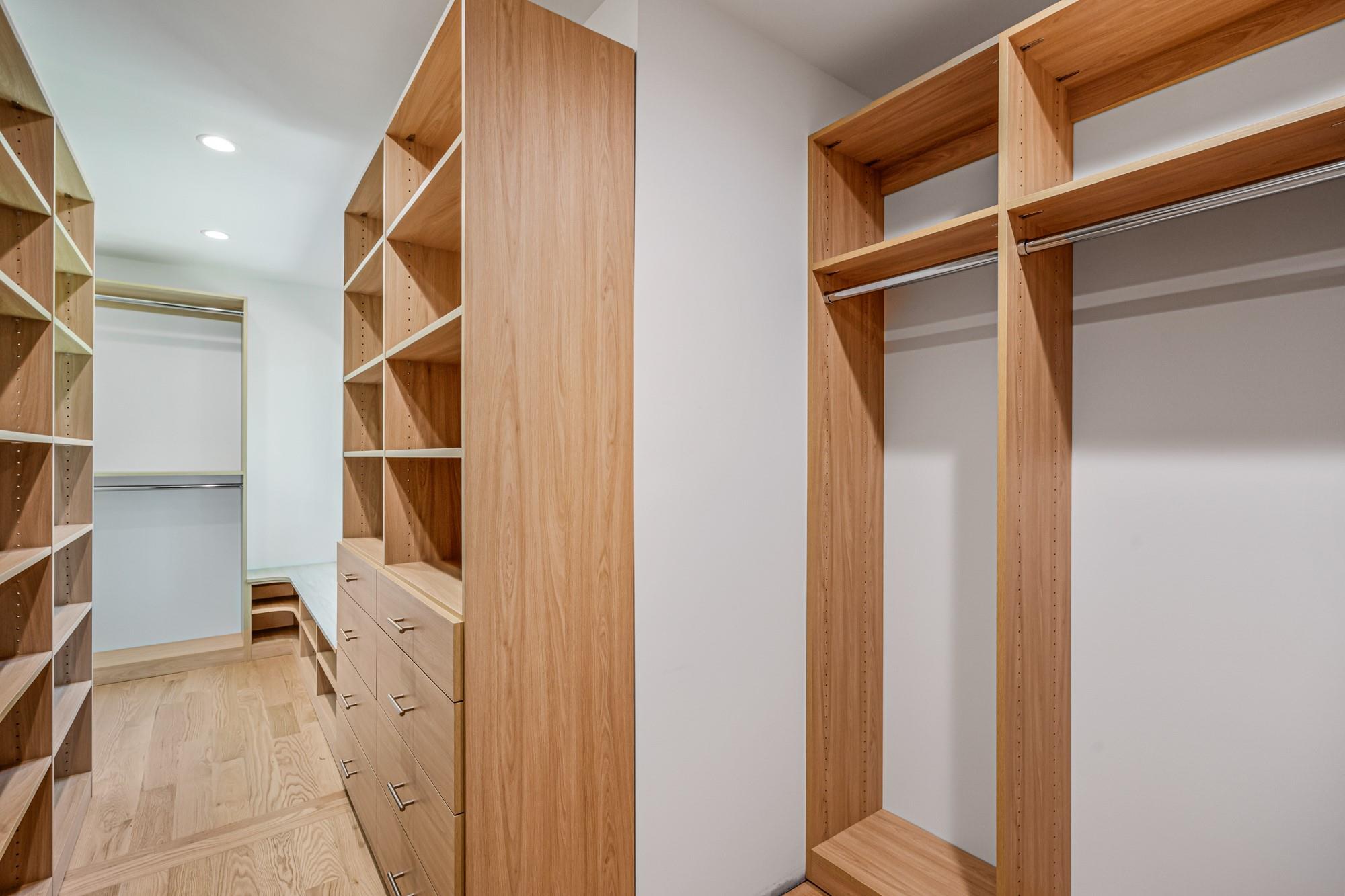 199E W Shore Road, Great Neck, NY 11024