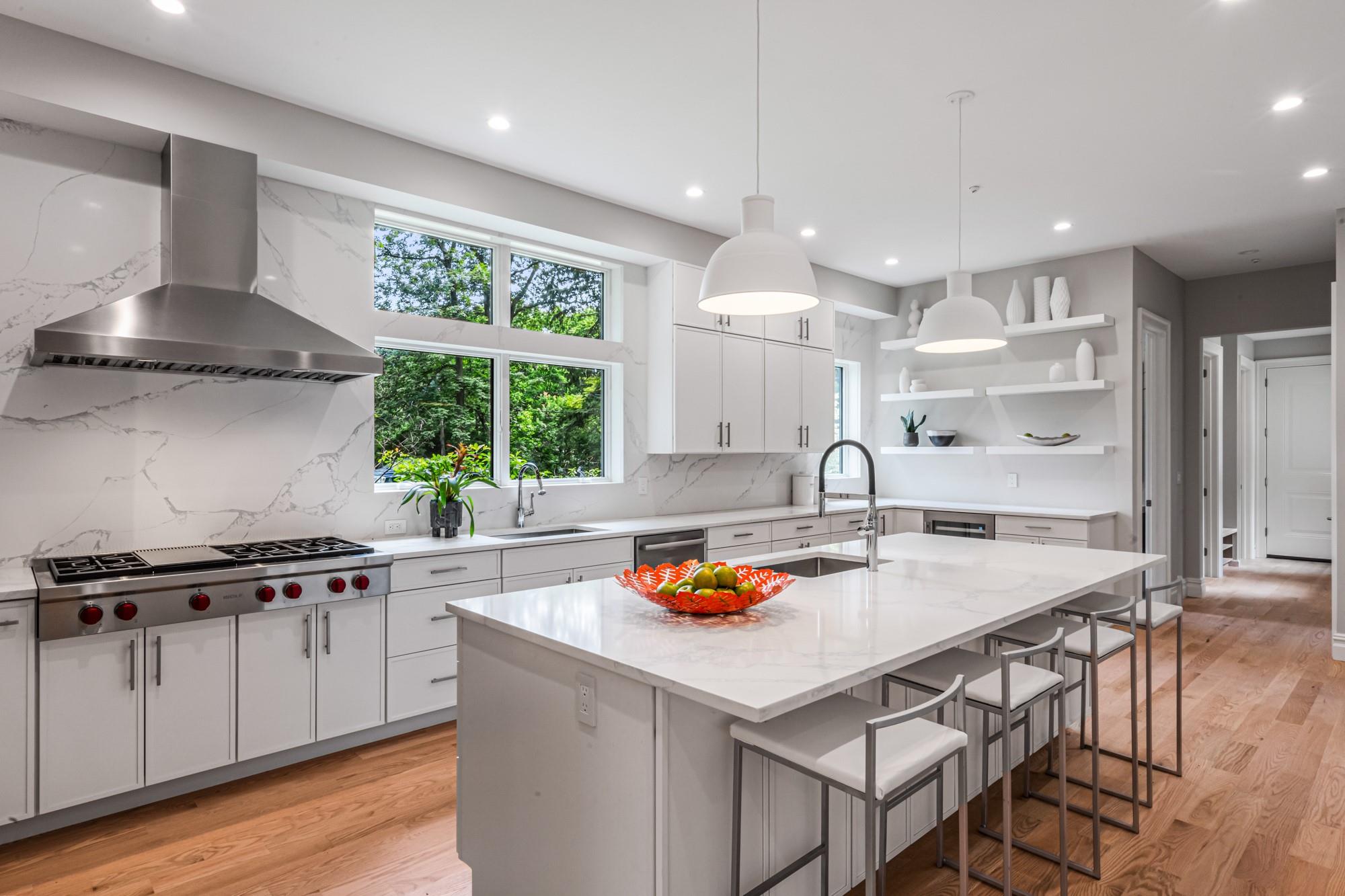 199E W Shore Road, Great Neck, NY 11024