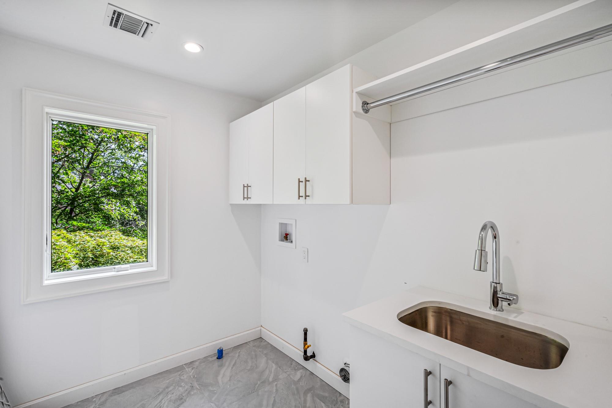 199E W Shore Road, Great Neck, NY 11024