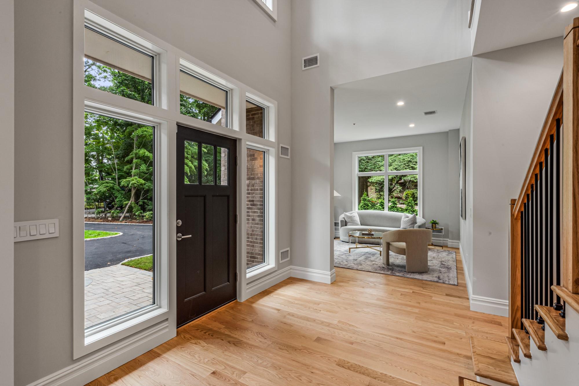 199E W Shore Road, Great Neck, NY 11024