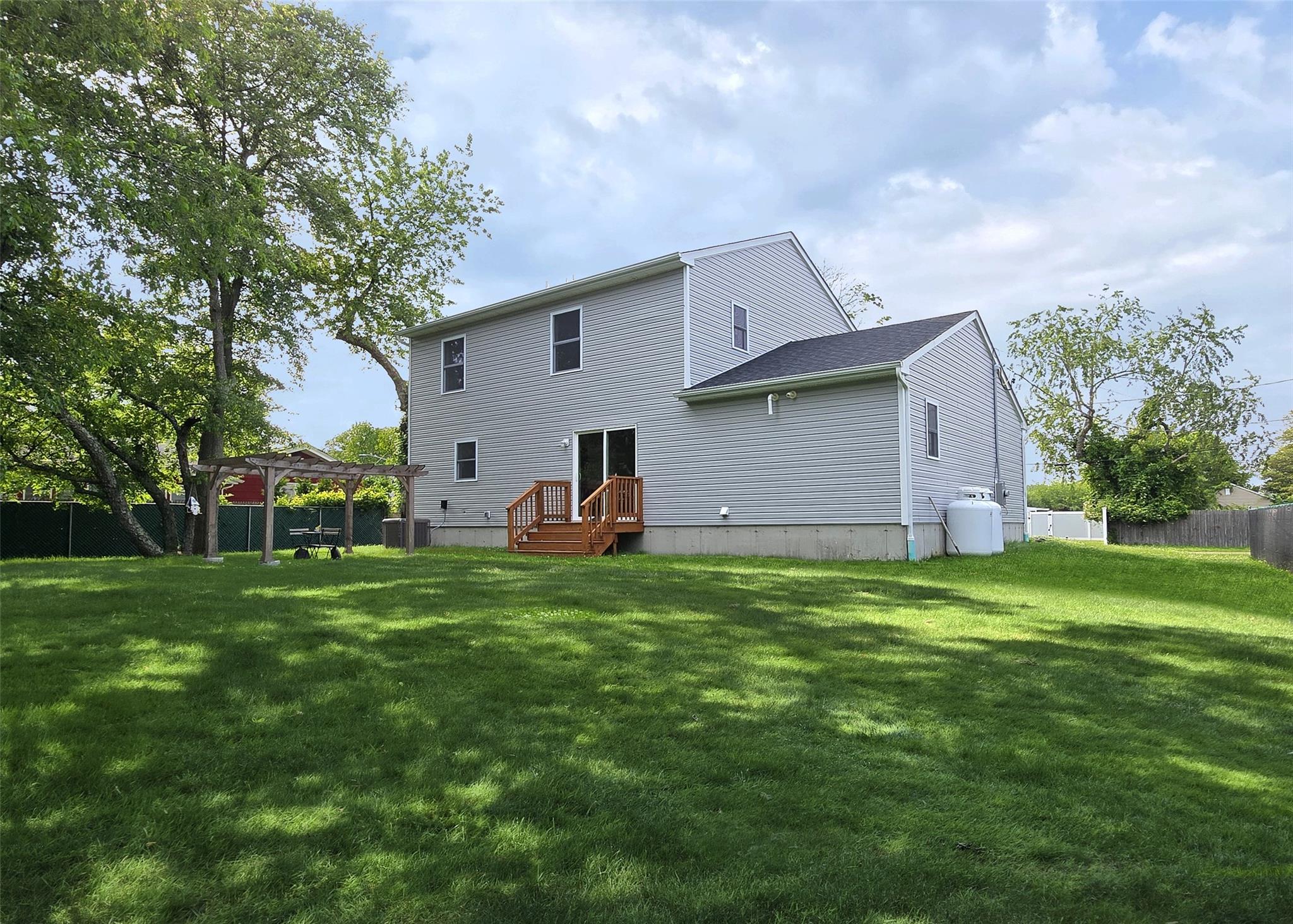 8 W Narcissus Road, Mastic Beach, NY 11951