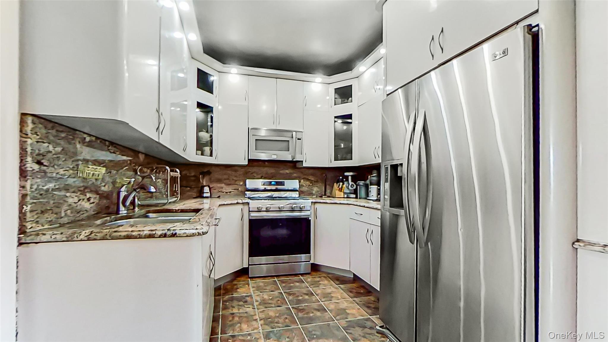 83-44 LEFFERTS Boulevard S # 4 R, Kew Gardens, NY 11415