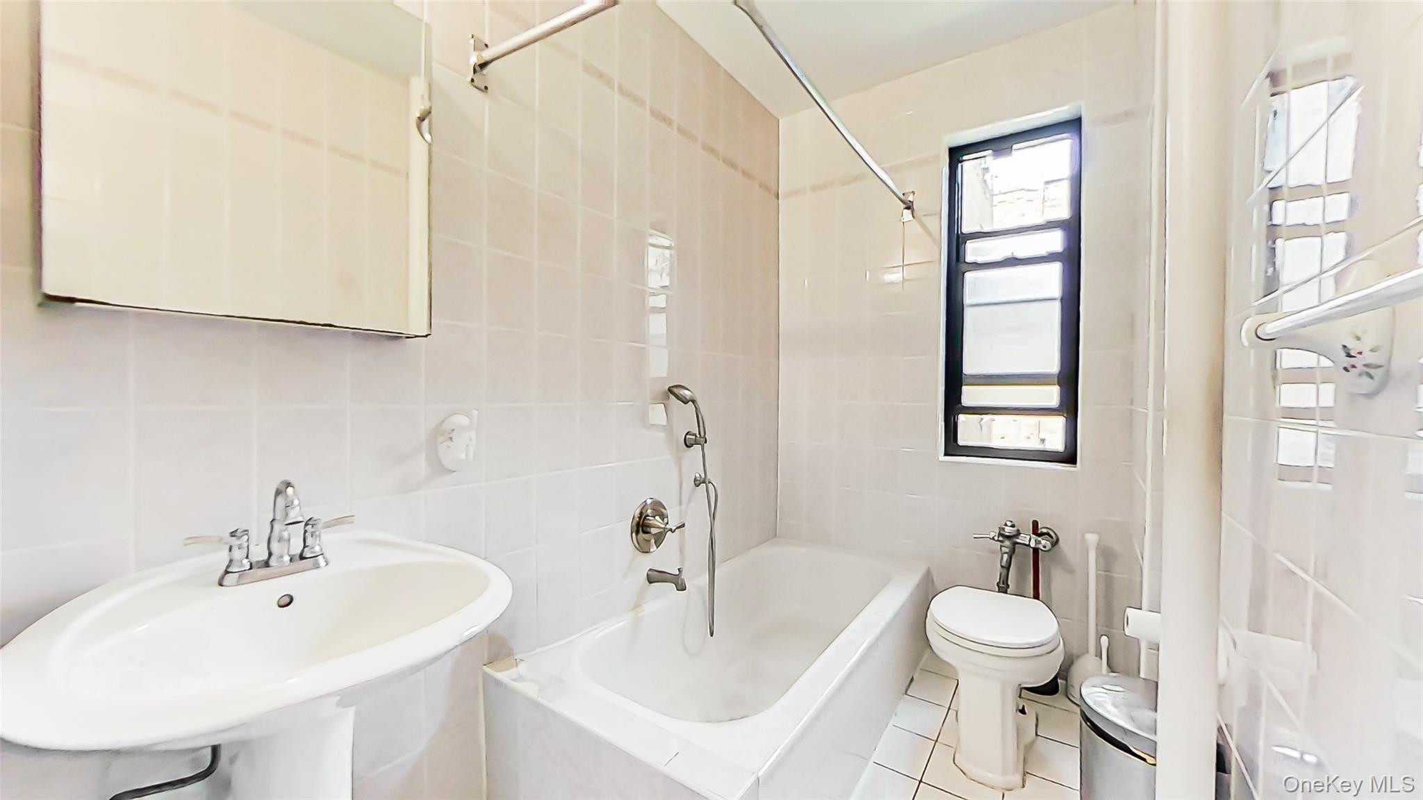 83-44 LEFFERTS Boulevard S # 4 R, Kew Gardens, NY 11415