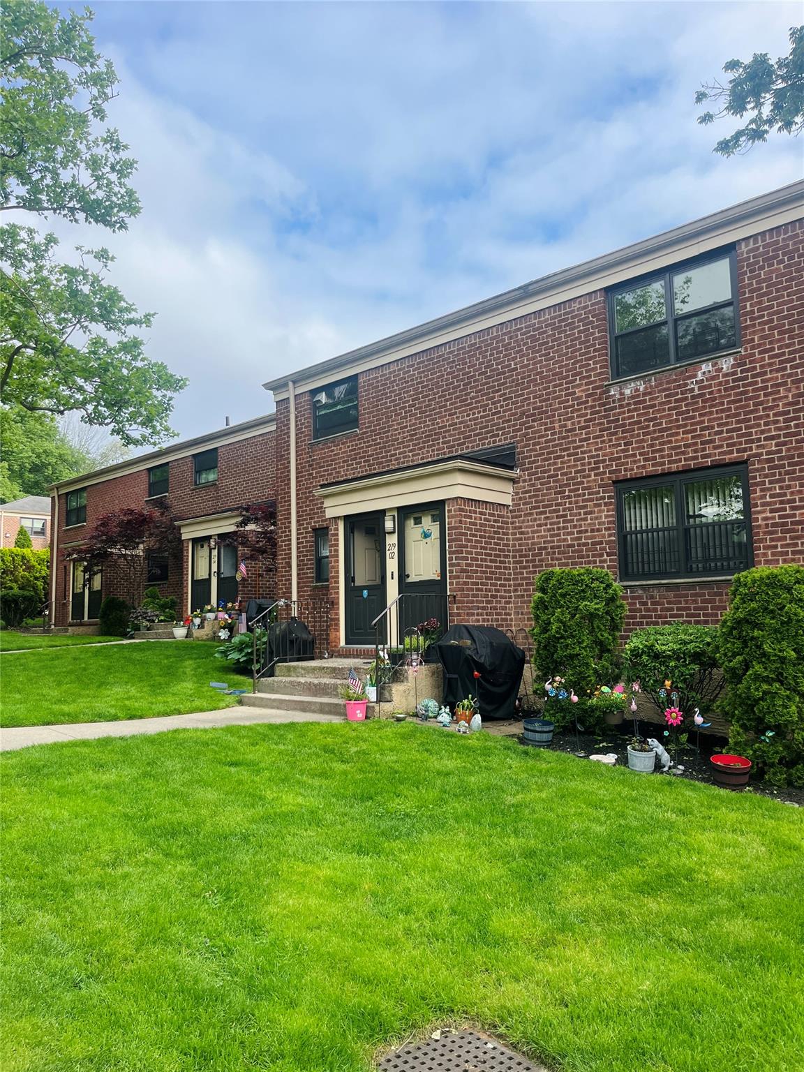 219-02 75TH Avenue # 2F, Oakland Gardens, NY 11364