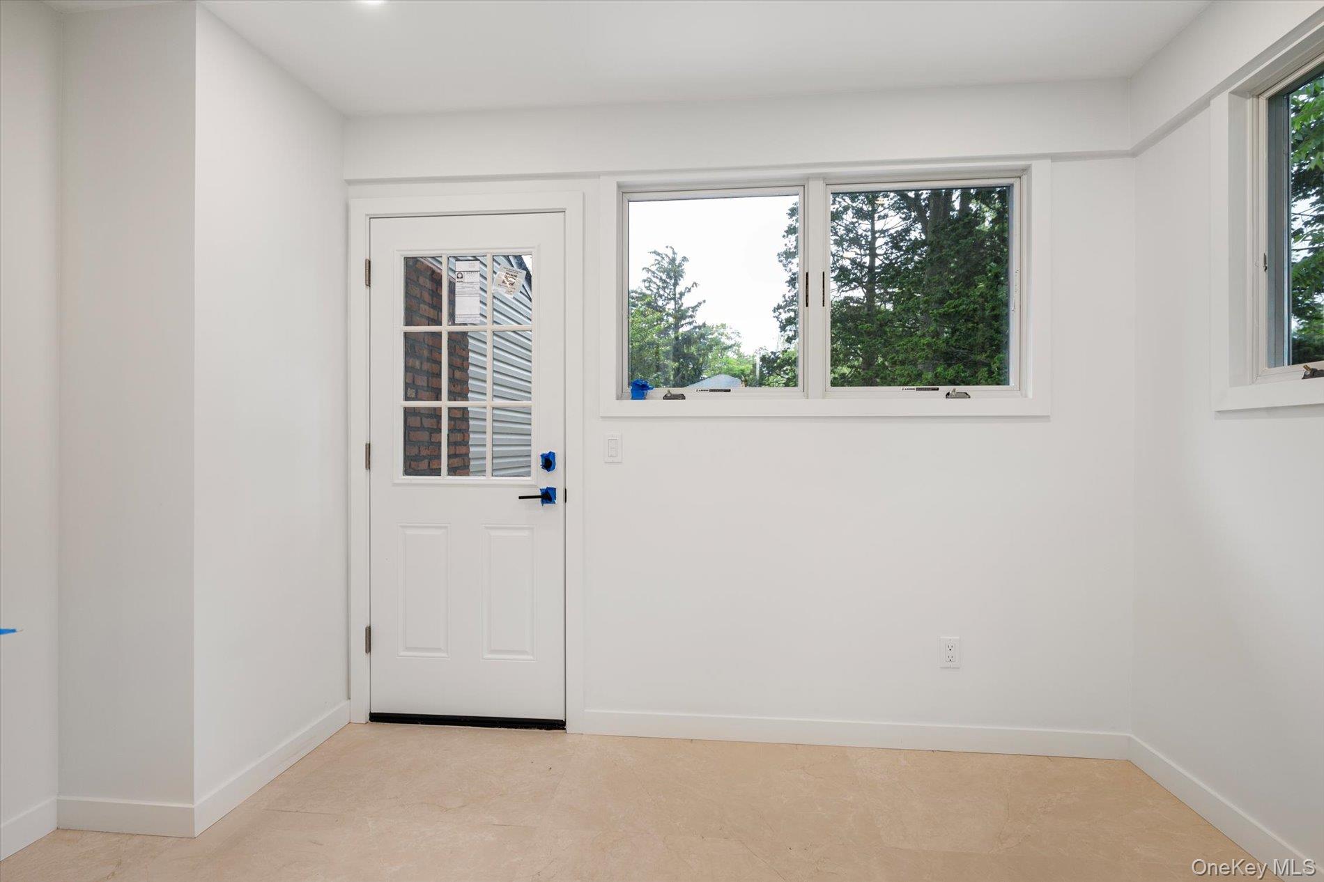 8 Junard Drive, Roslyn, NY 11576