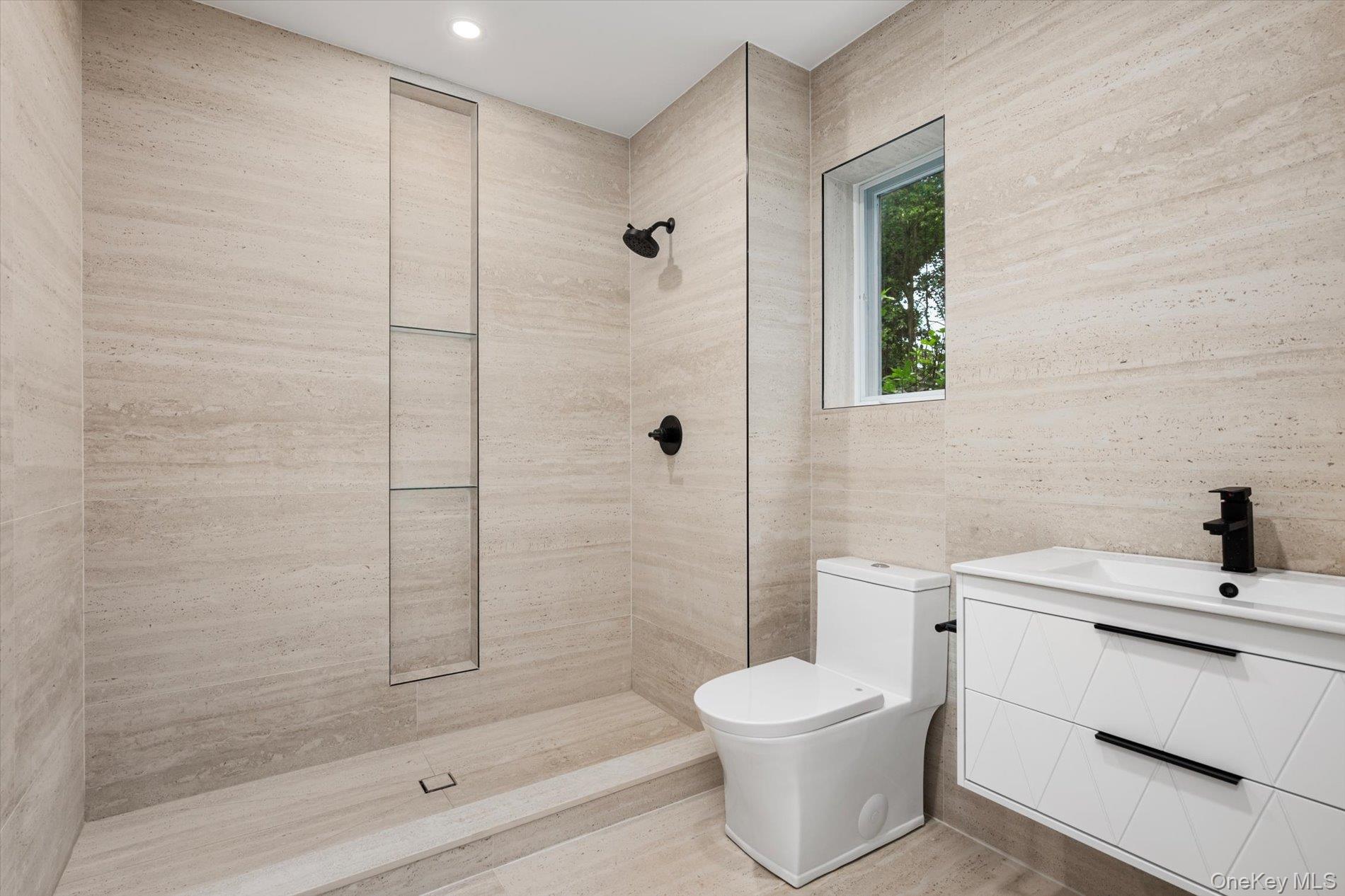 8 Junard Drive, Roslyn, NY 11576