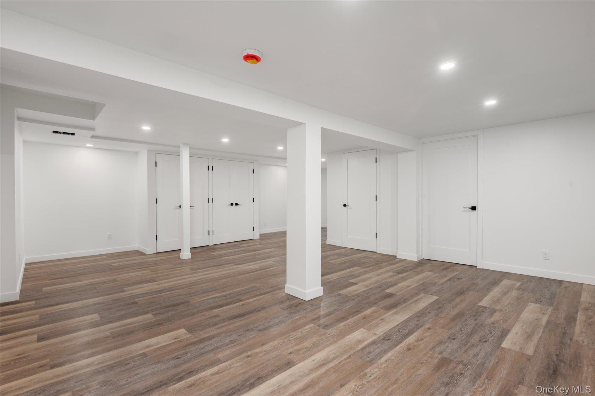 8 Junard Drive, Roslyn, NY 11576