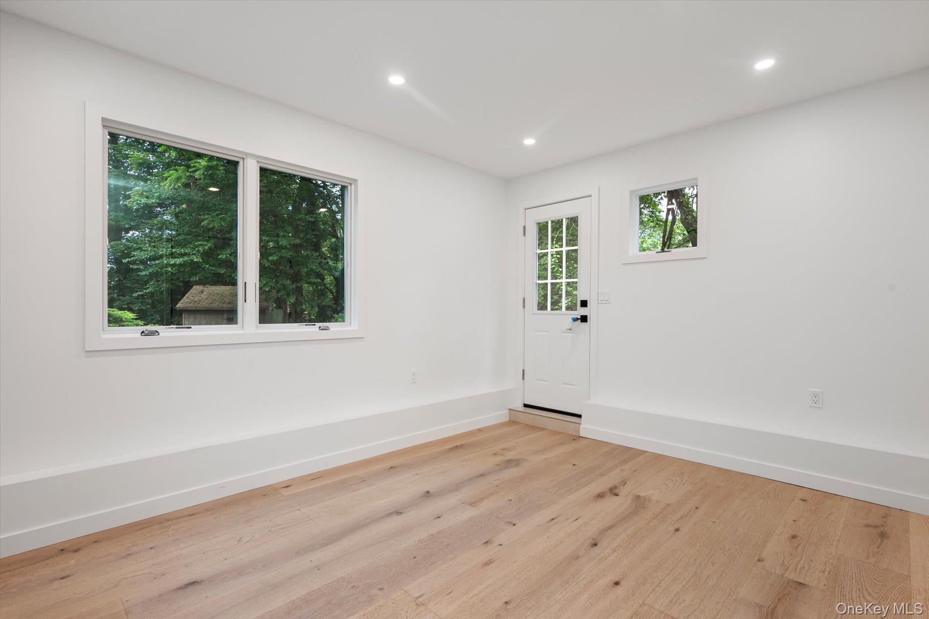 8 Junard Drive, Roslyn, NY 11576