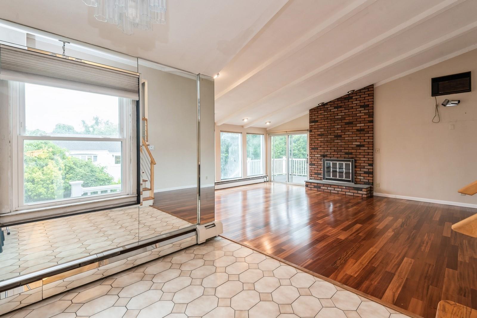 184 N Atlanta Avenue, Massapequa, NY 11758