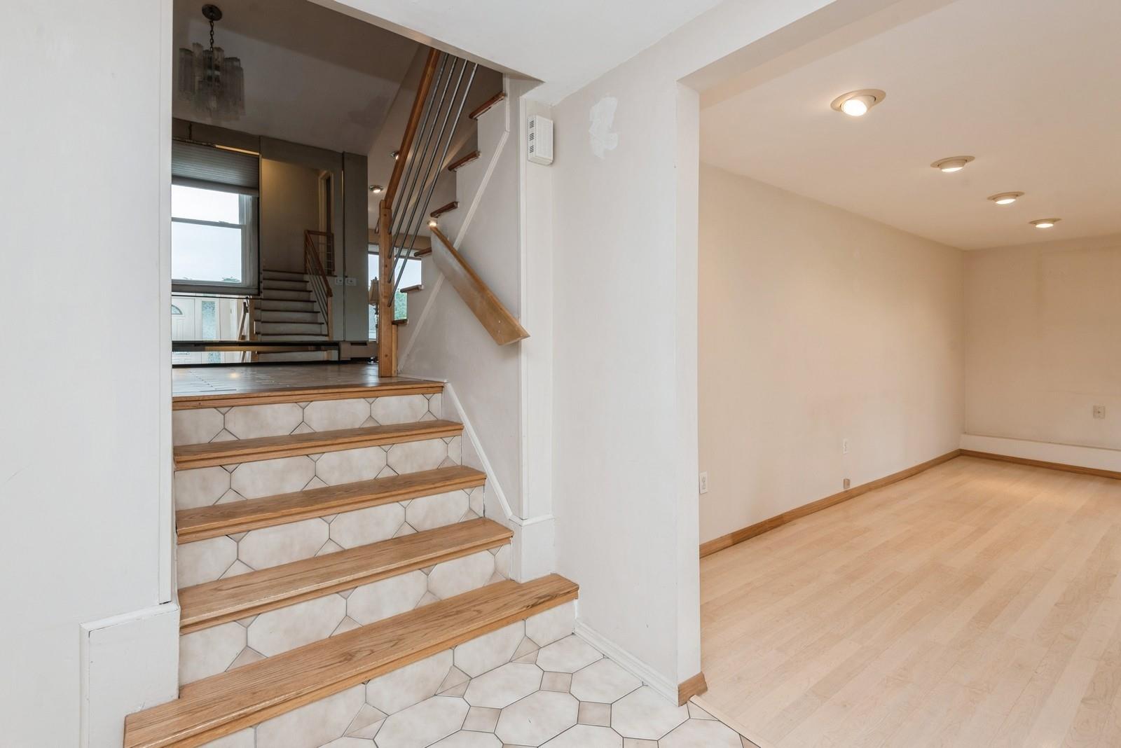 184 N Atlanta Avenue, Massapequa, NY 11758