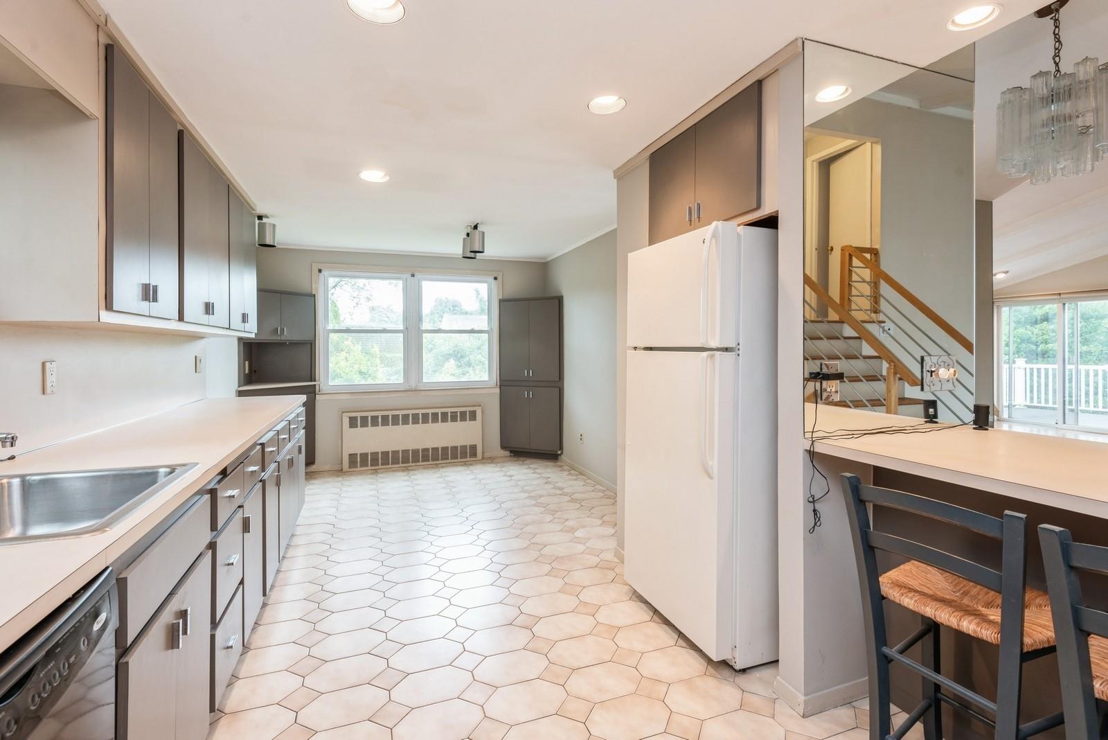 184 N Atlanta Avenue, Massapequa, NY 11758