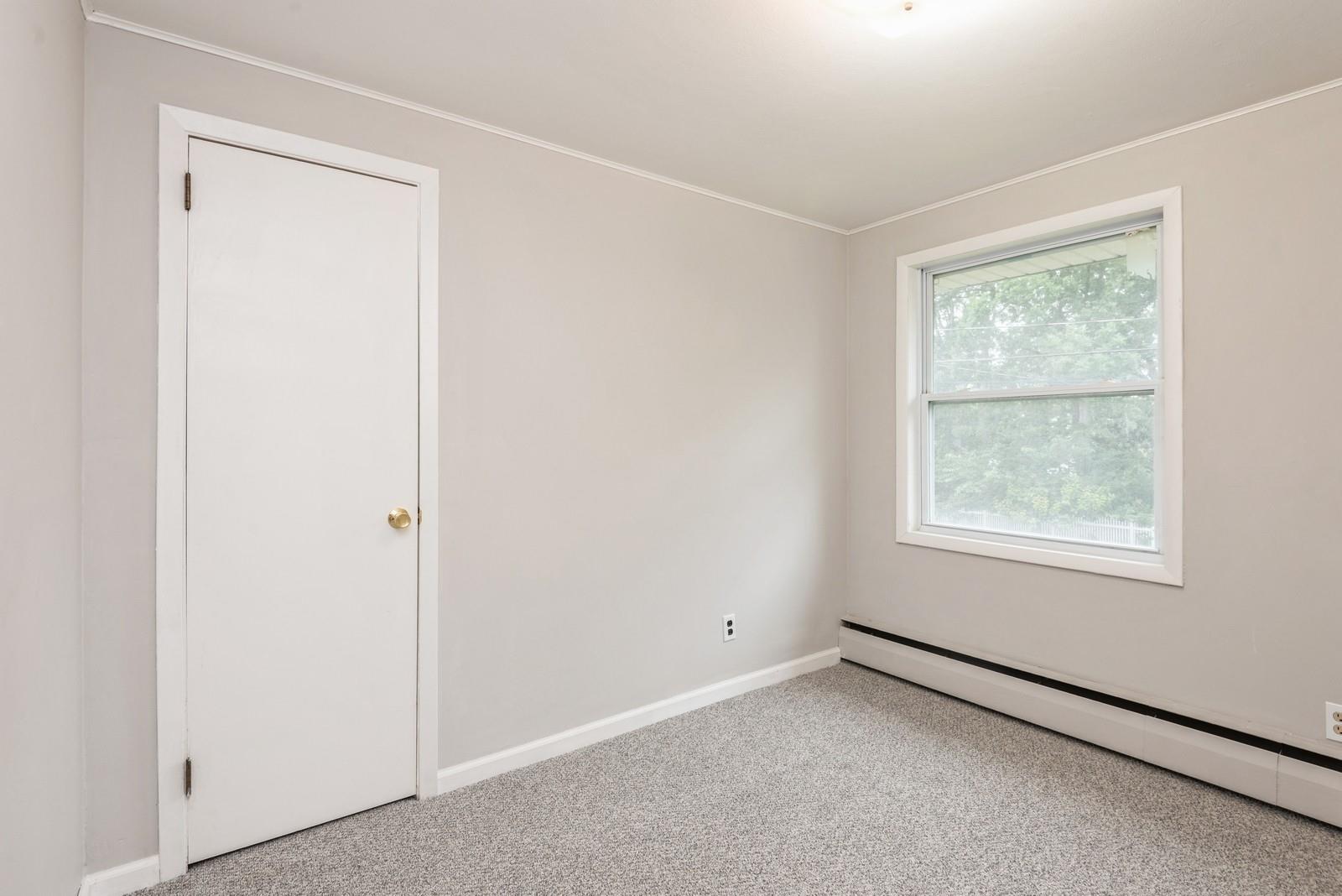 184 N Atlanta Avenue, Massapequa, NY 11758