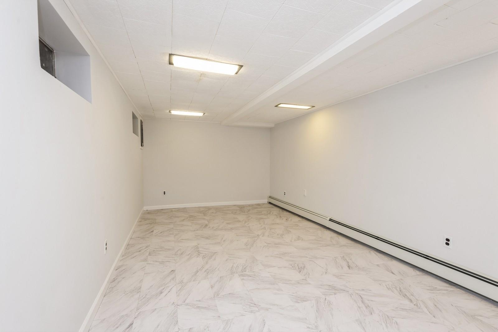 184 N Atlanta Avenue, Massapequa, NY 11758