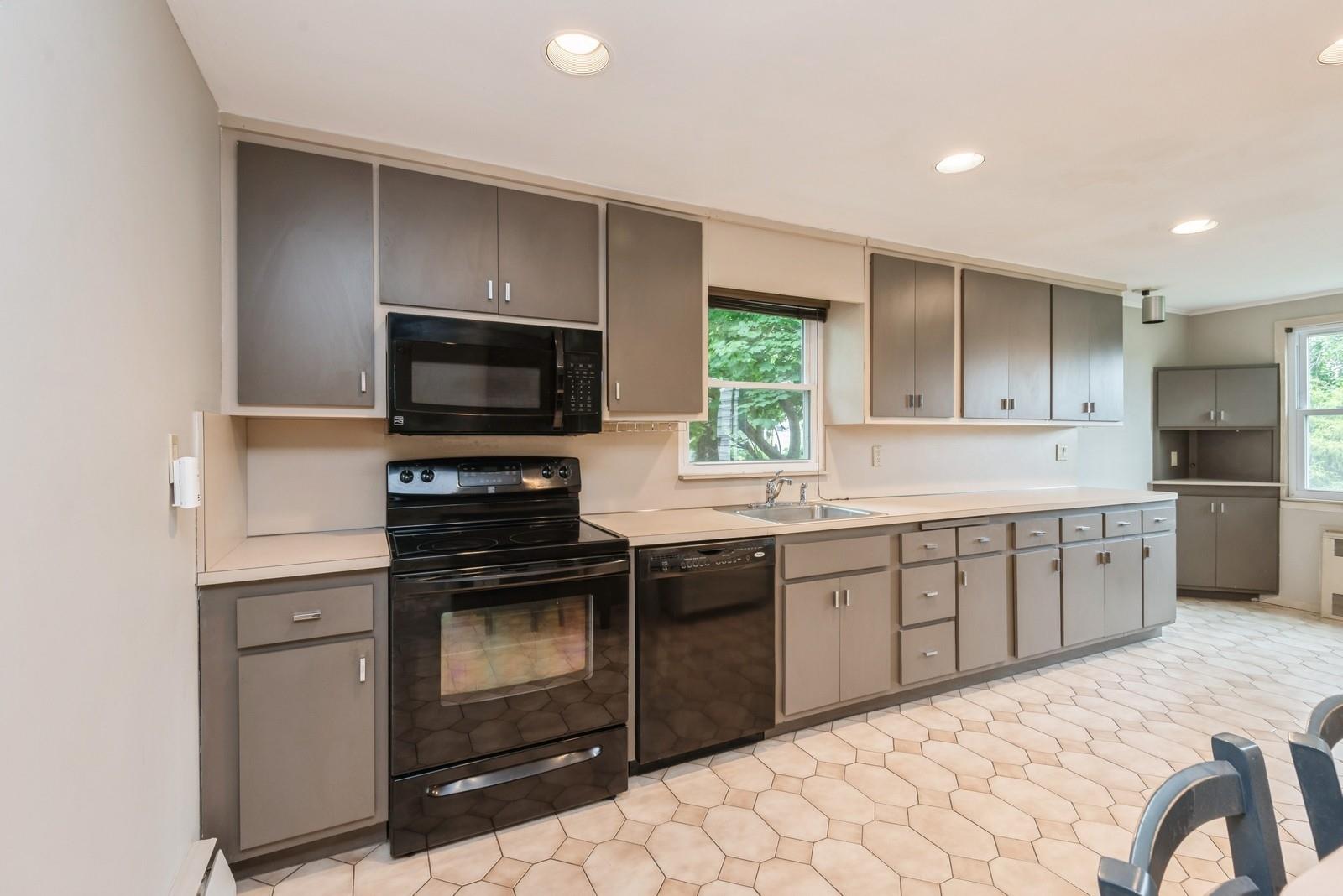 184 N Atlanta Avenue, Massapequa, NY 11758