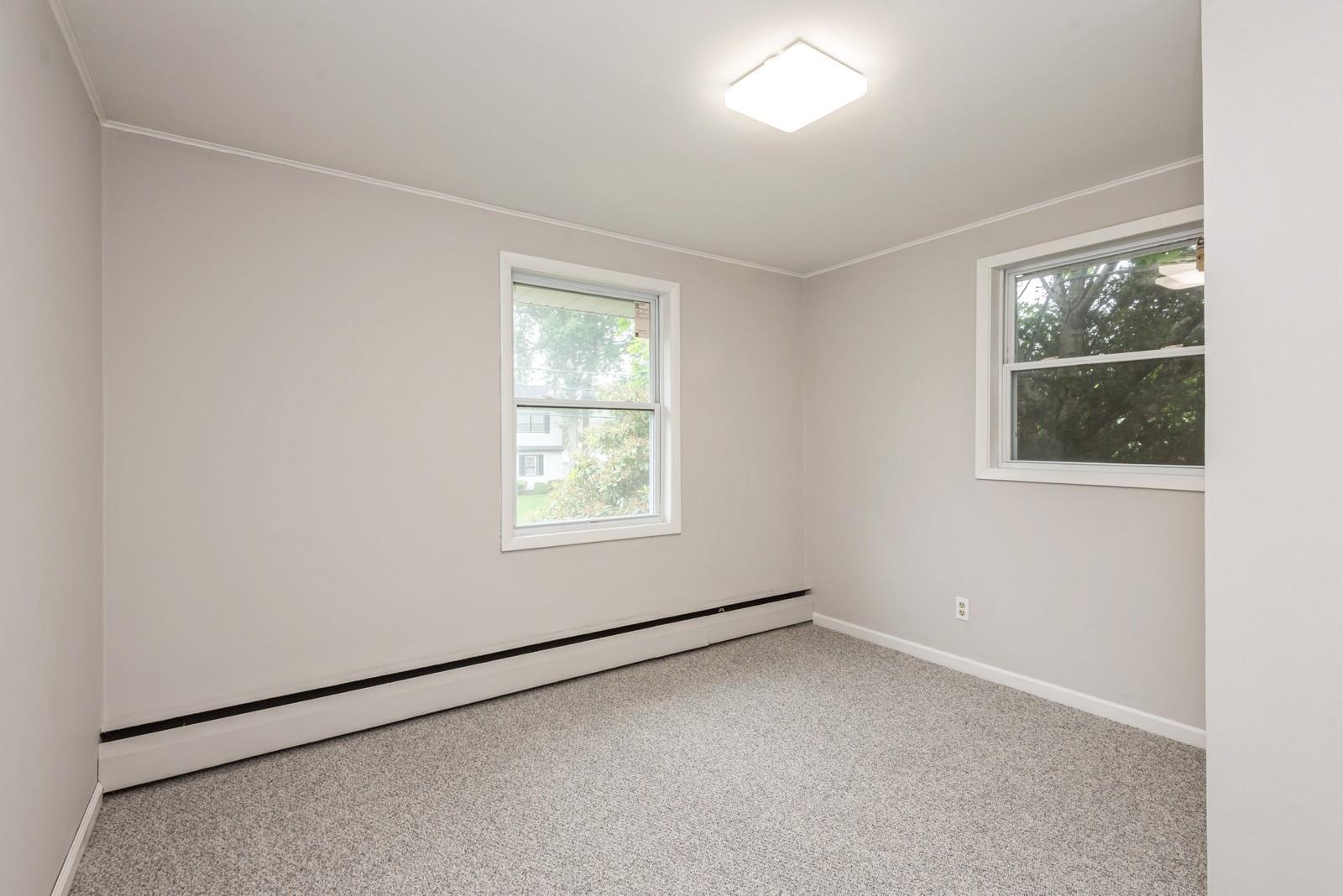 184 N Atlanta Avenue, Massapequa, NY 11758